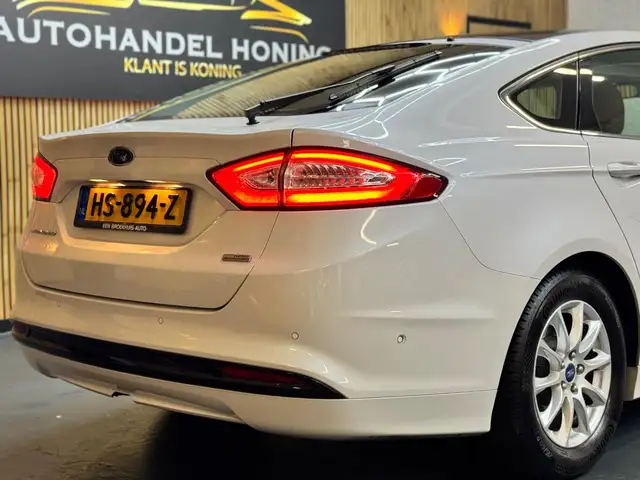 Ford Mondeo view 12