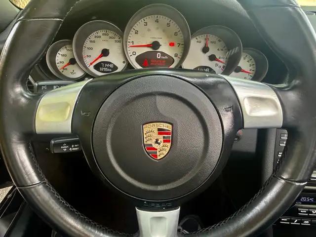 Porsche 911 view 13