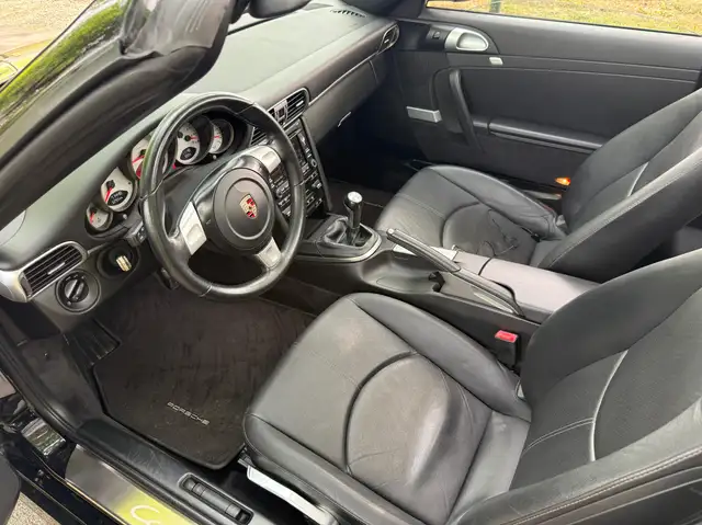 Porsche 911 view 19