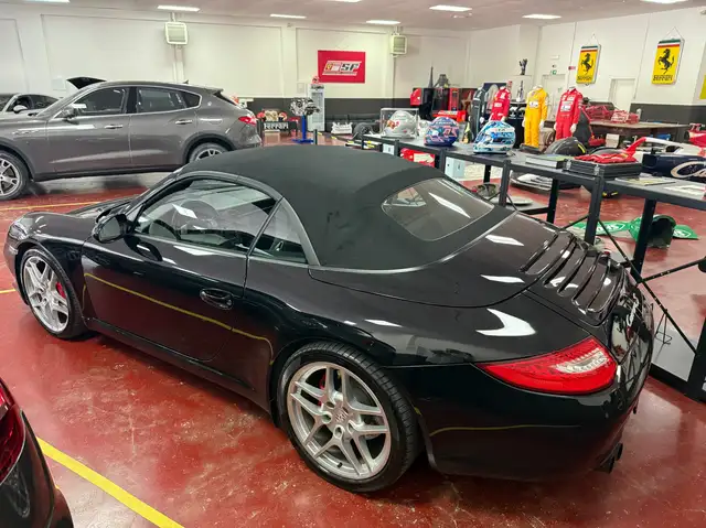 Porsche 911 view 17