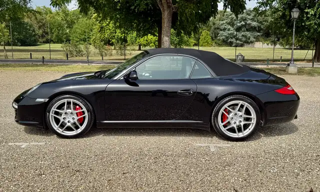 Porsche 911 view 9