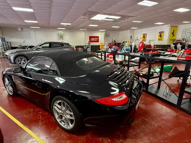 Porsche 911 view 27