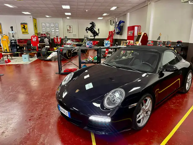 Porsche 911 view 26