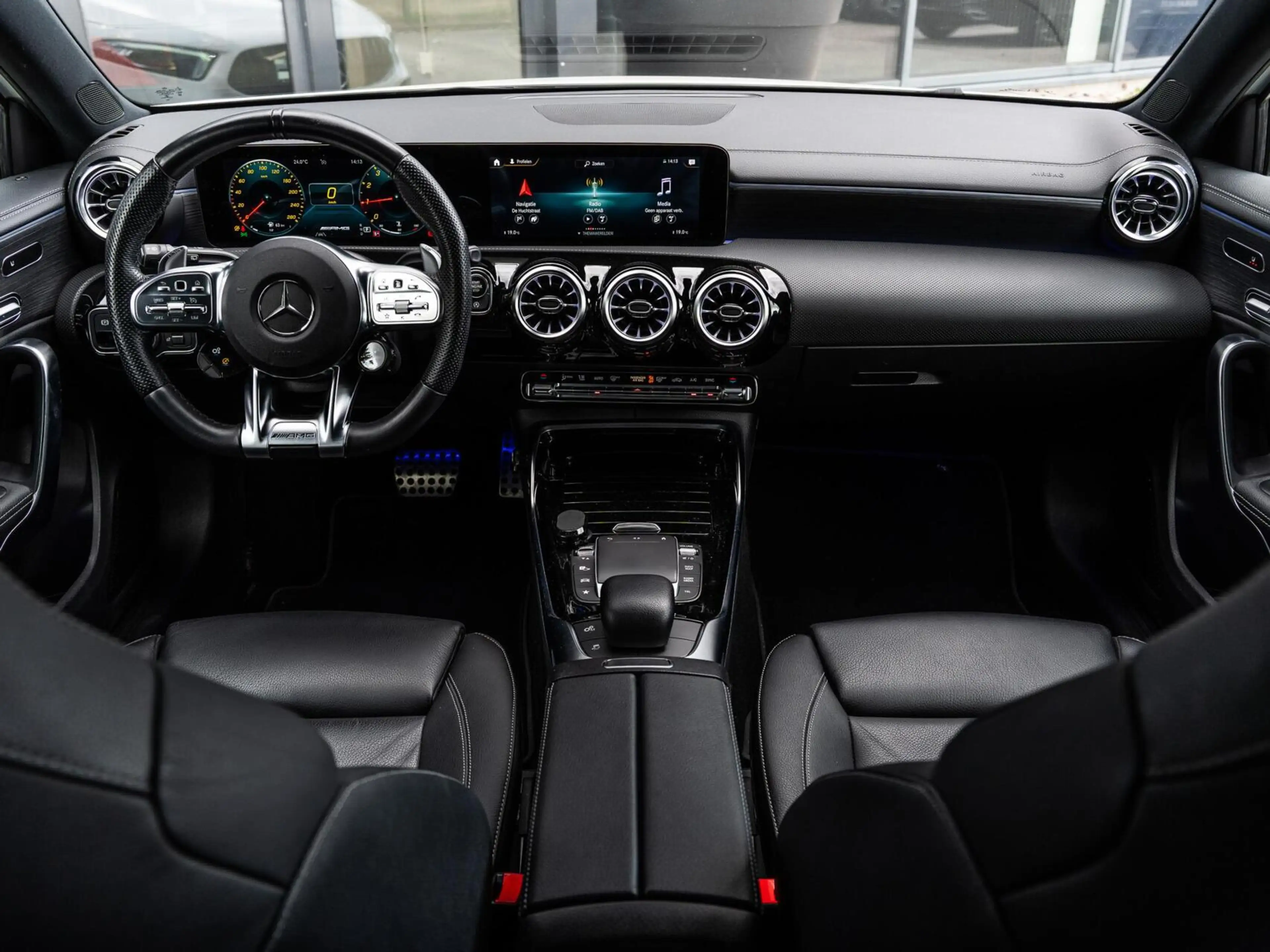 Mercedes-Benz A 35 AMG A35 4MATIC|PANO|BURMESTER|SFEER|ACC — photo 10