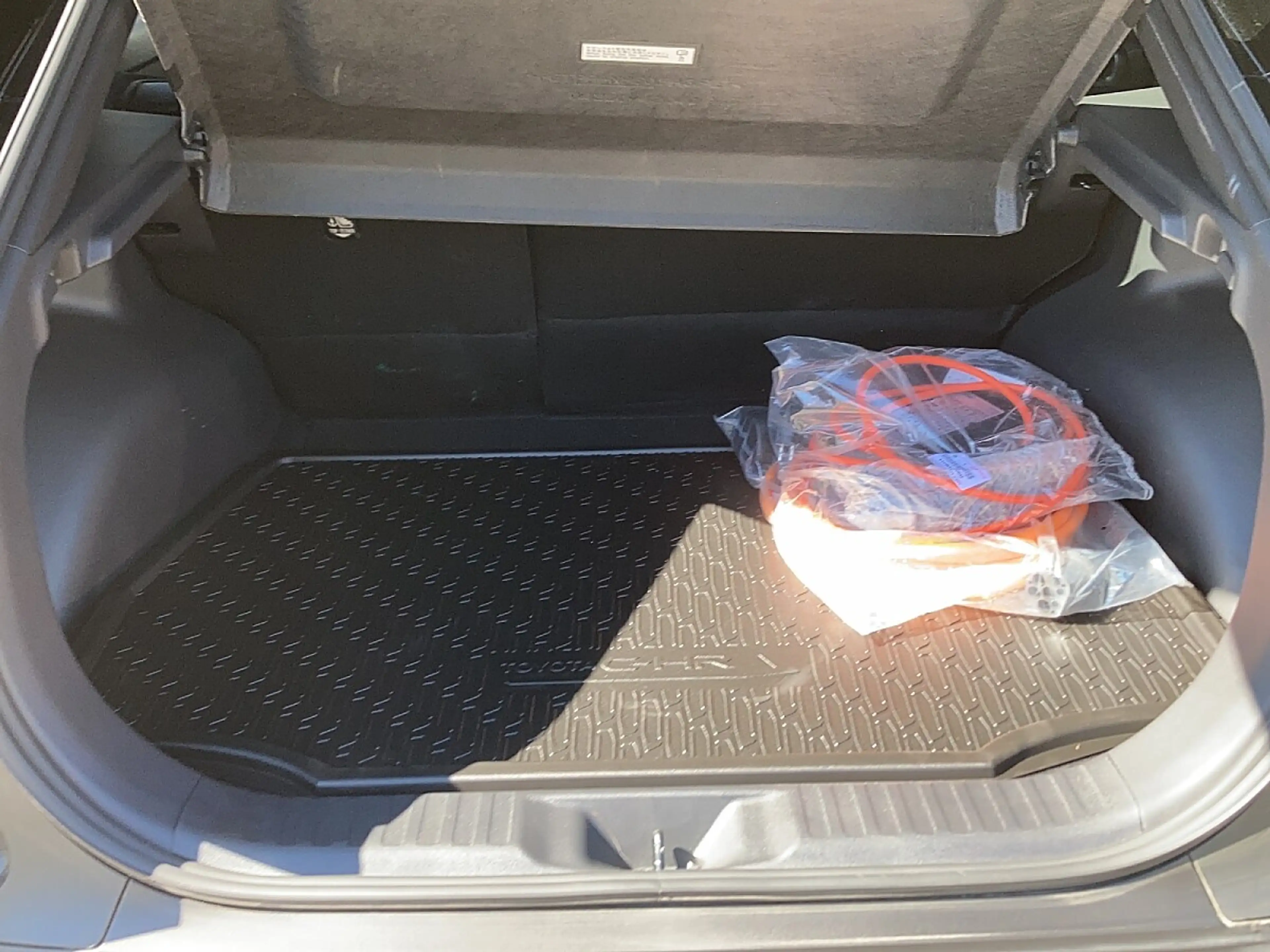 Toyota C-HR+ Elektro 77kWh AWD Lounge — photo 13