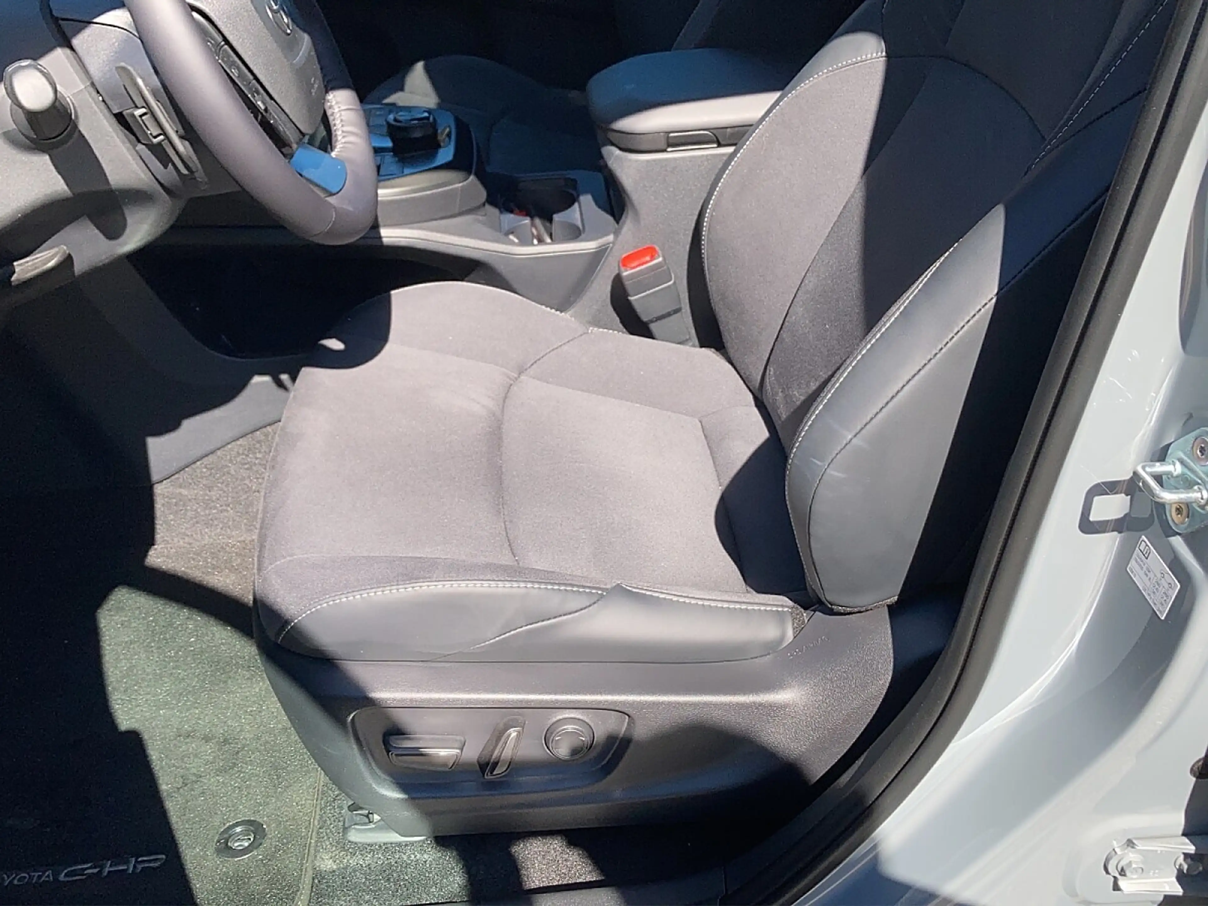Toyota C-HR+ Elektro 77kWh AWD Lounge — photo 7