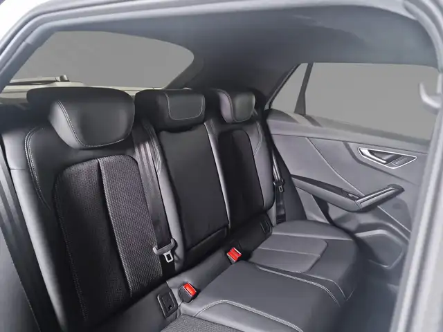 Audi Q2 view 8