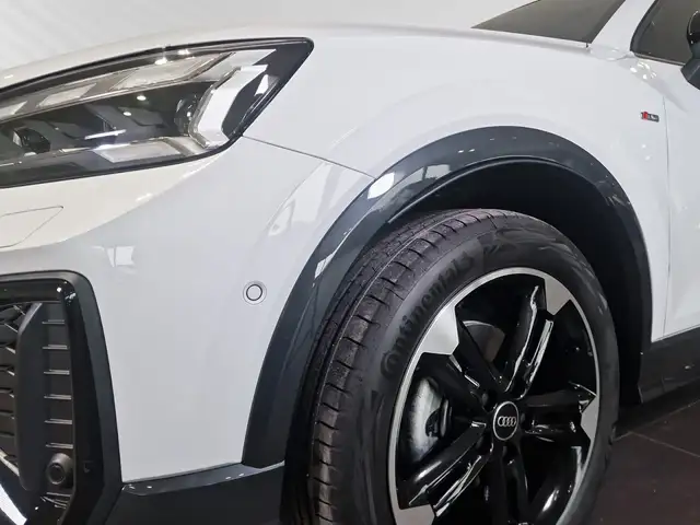Audi Q2 view 6