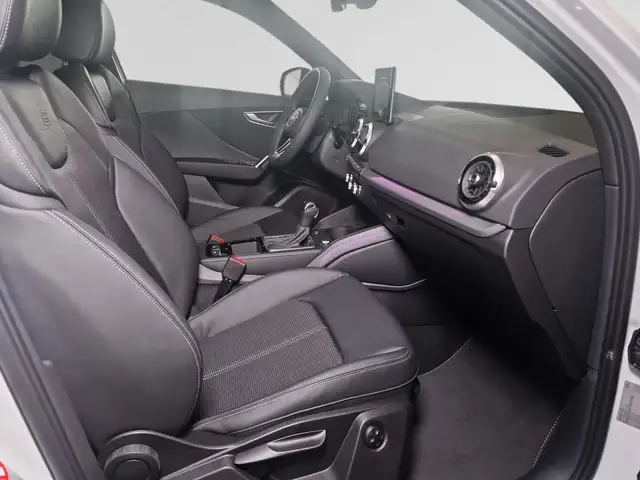 Audi Q2 view 9