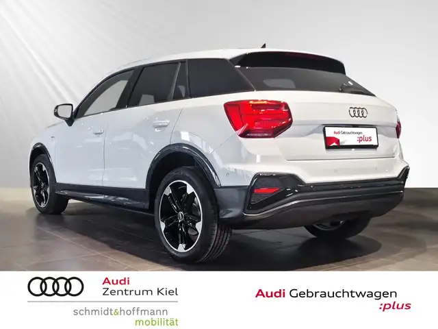 Audi Q2 view 4