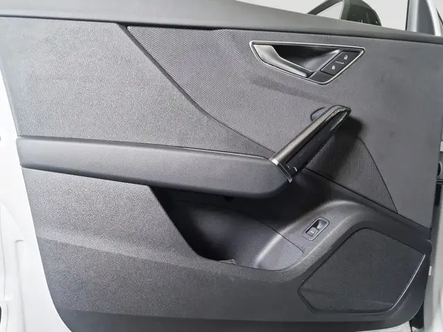Audi Q2 view 14