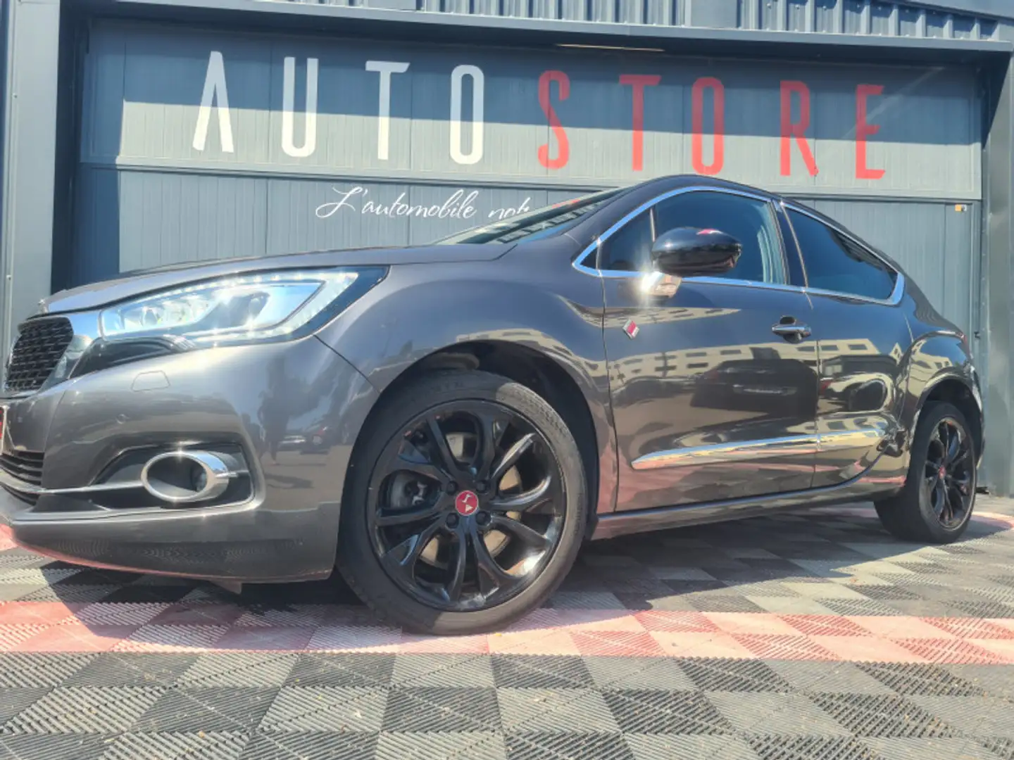 DS Automobiles DS 4 THP 210 CH PERFORMANCE LINE S\u0026S Gris - 2