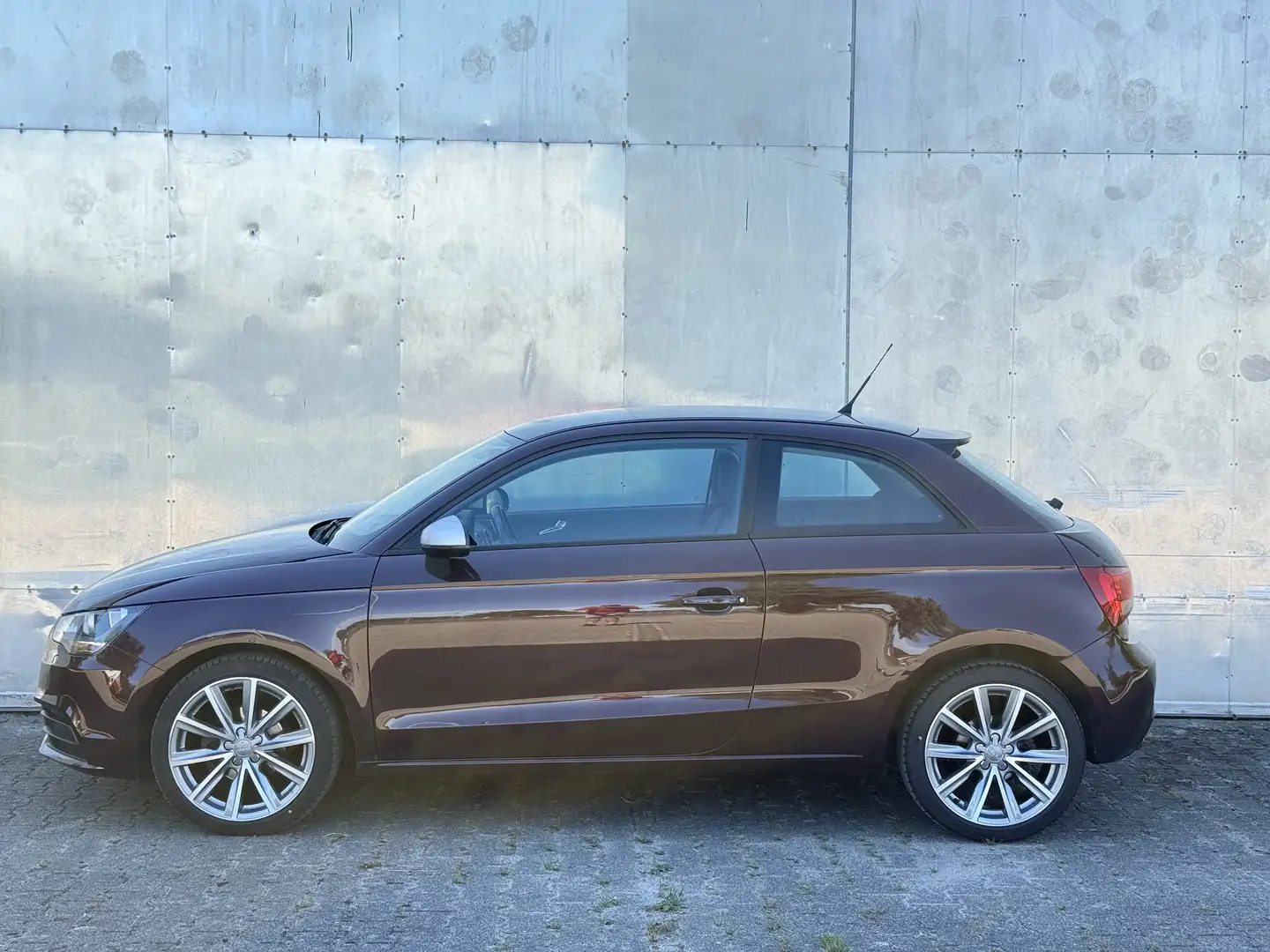 Audi A1 Attraction*Navi*Sportlich*TÜV 03/2027 Violett - 2