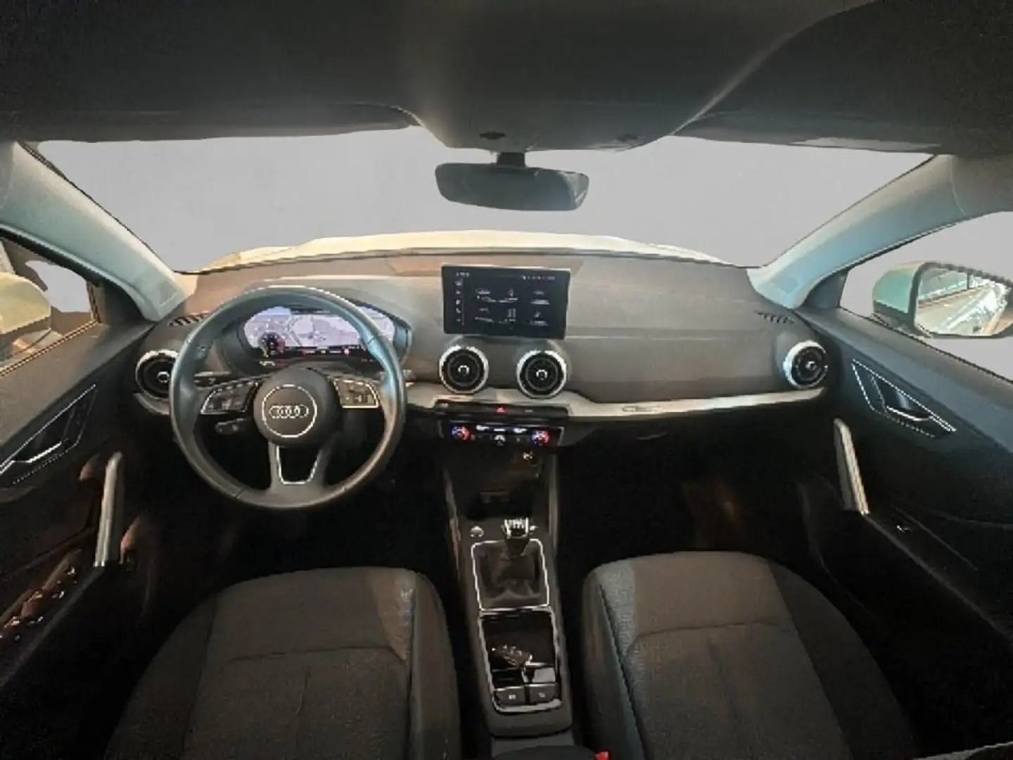 Audi Q2 30 TFSI Adrenalin 85kW Plateado - 2