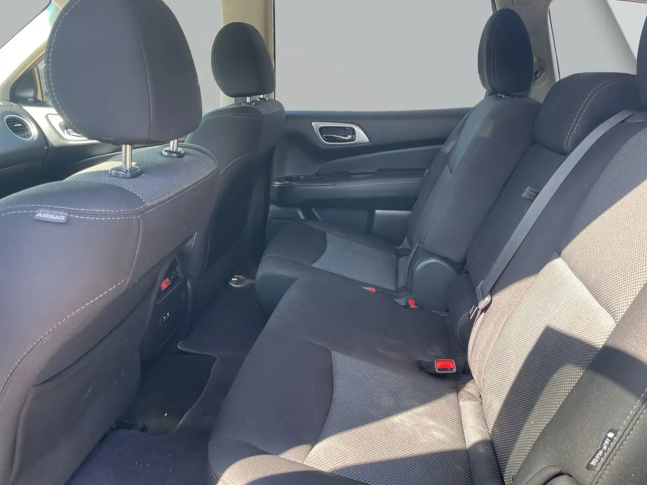 Nissan Pathfinder снимка Nissan Pathfinder