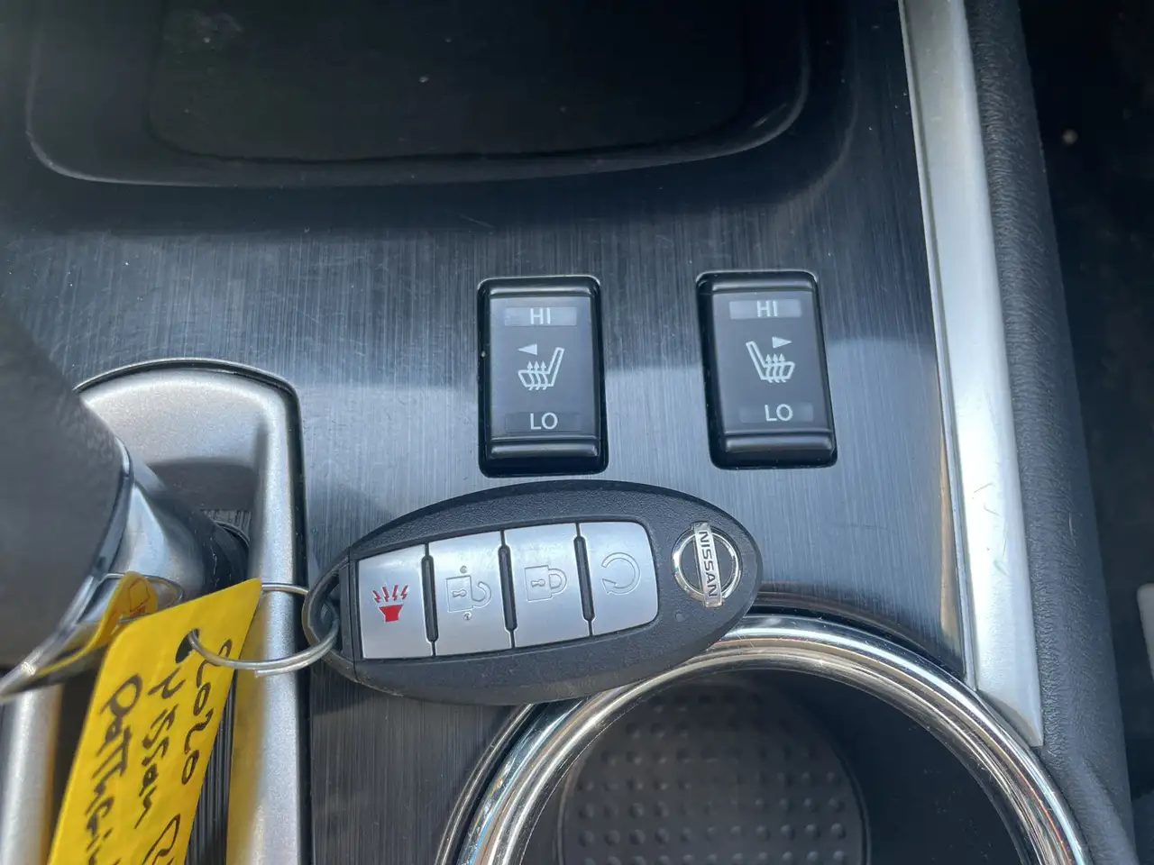 Nissan Pathfinder снимка Nissan Pathfinder