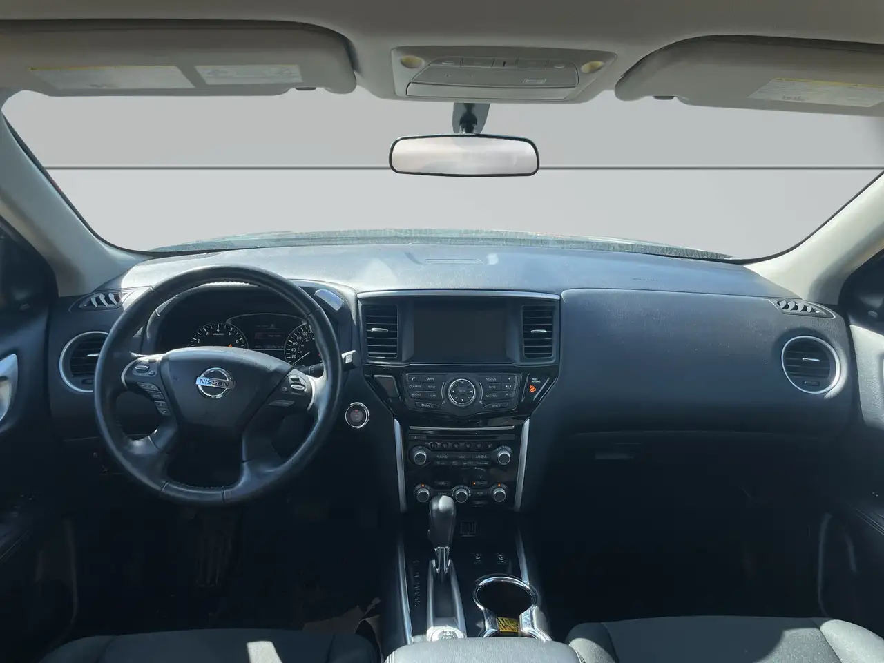 Nissan Pathfinder снимка Nissan Pathfinder