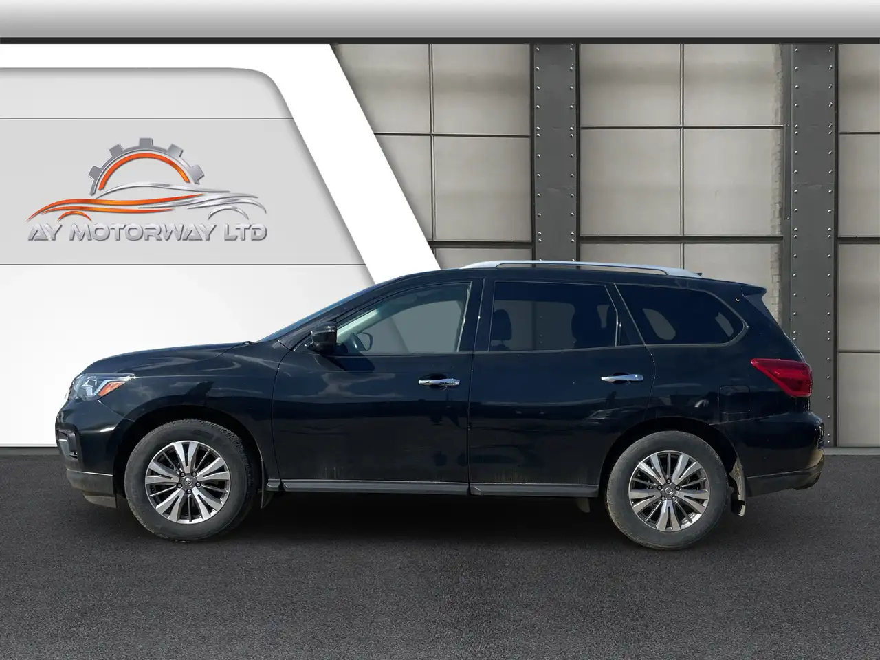 Nissan Pathfinder снимка Nissan Pathfinder
