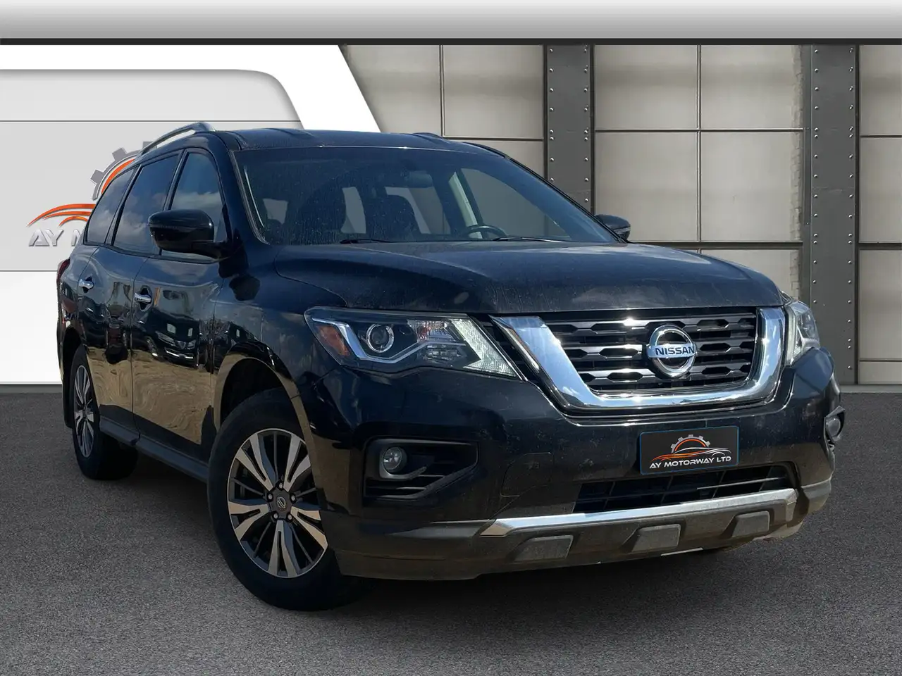 Nissan Pathfinder снимка Nissan Pathfinder