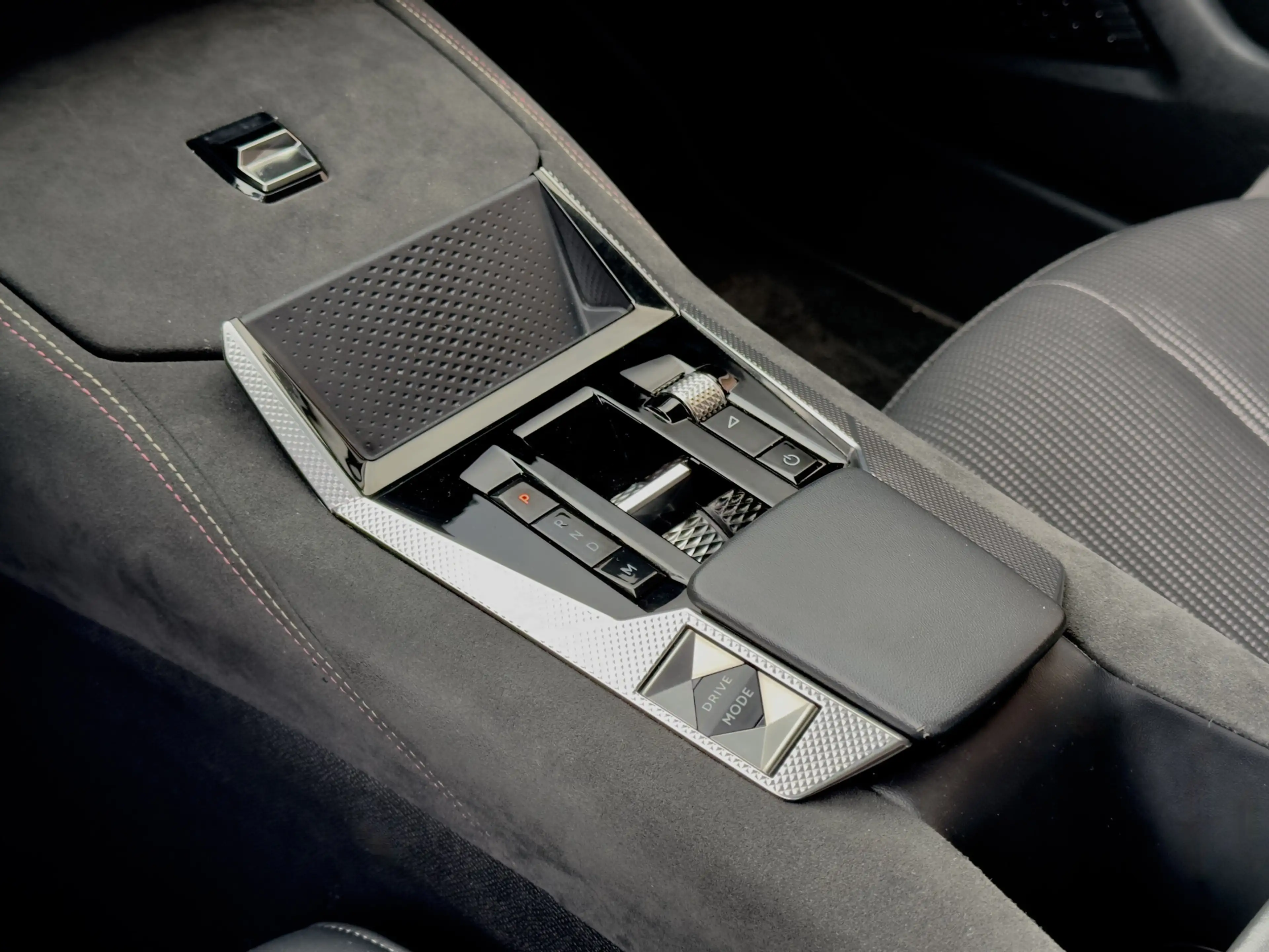 DS Automobiles DS 4 1.2 AUT8 PERFORMANCE-LINE LEDER NAVI CAMERA APPL-C — photo 4