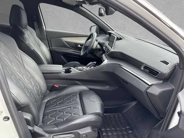 Peugeot 3008 view 3