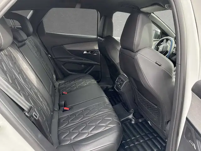 Peugeot 3008 view 5