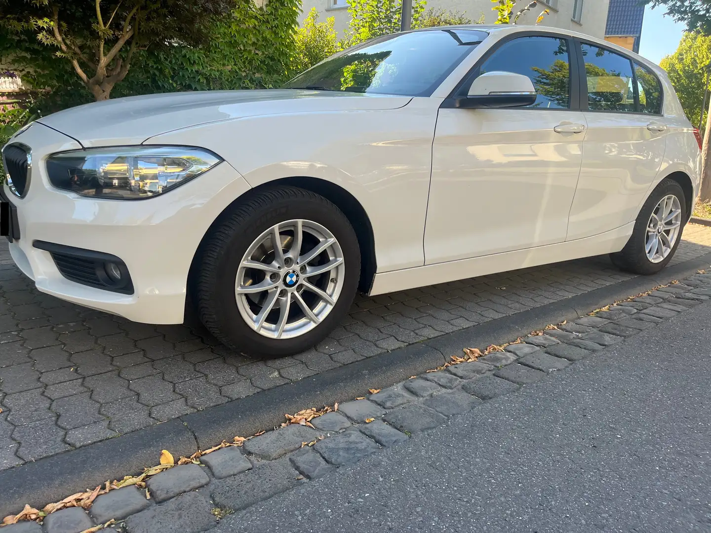 BMW 116 1er (5-Türer) 116i Sport Line Weiß - 1