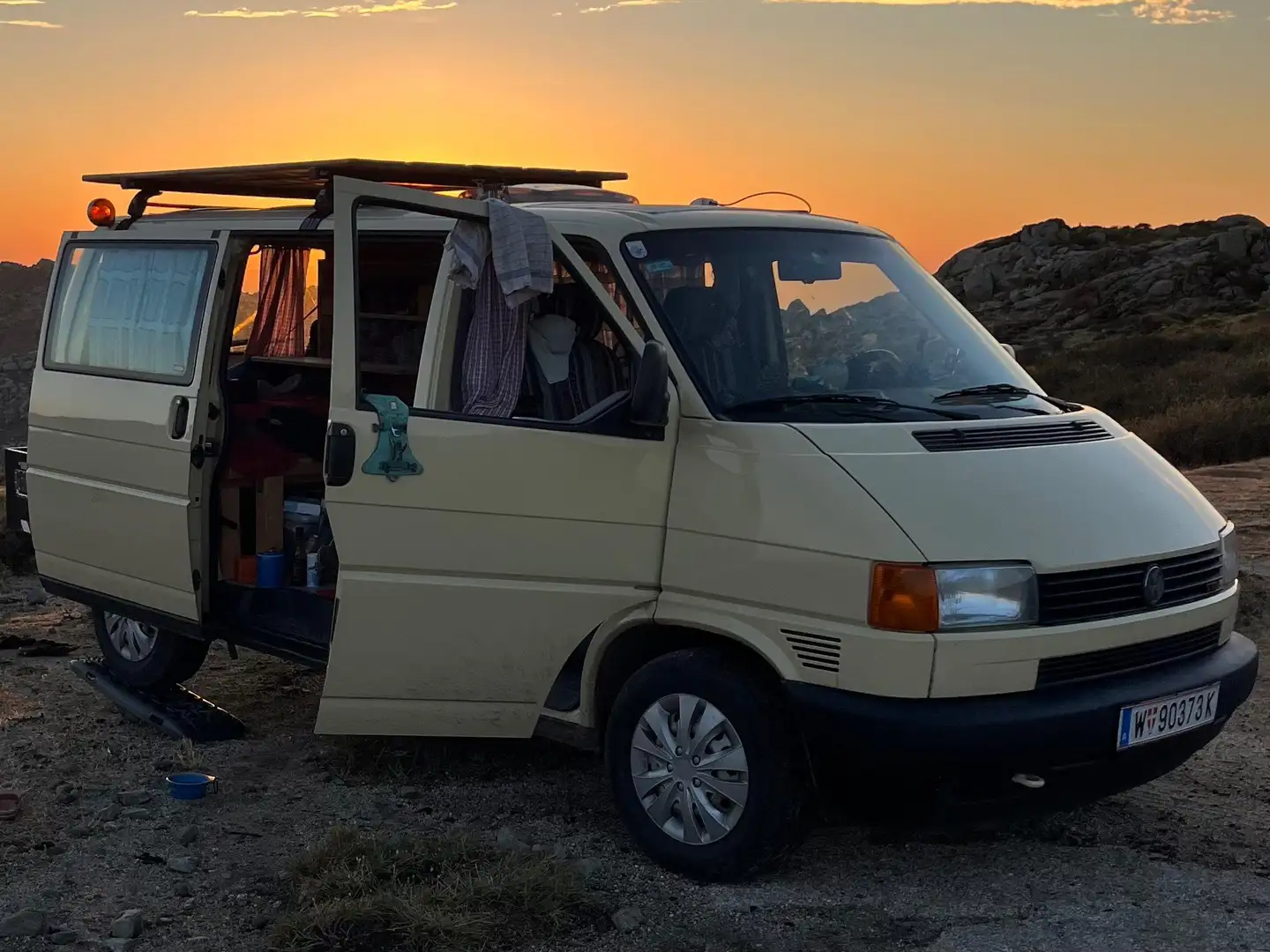 Volkswagen T4 Multivan 2.5 TDI AJT mit Camperausbau (autark) Gelb - 1