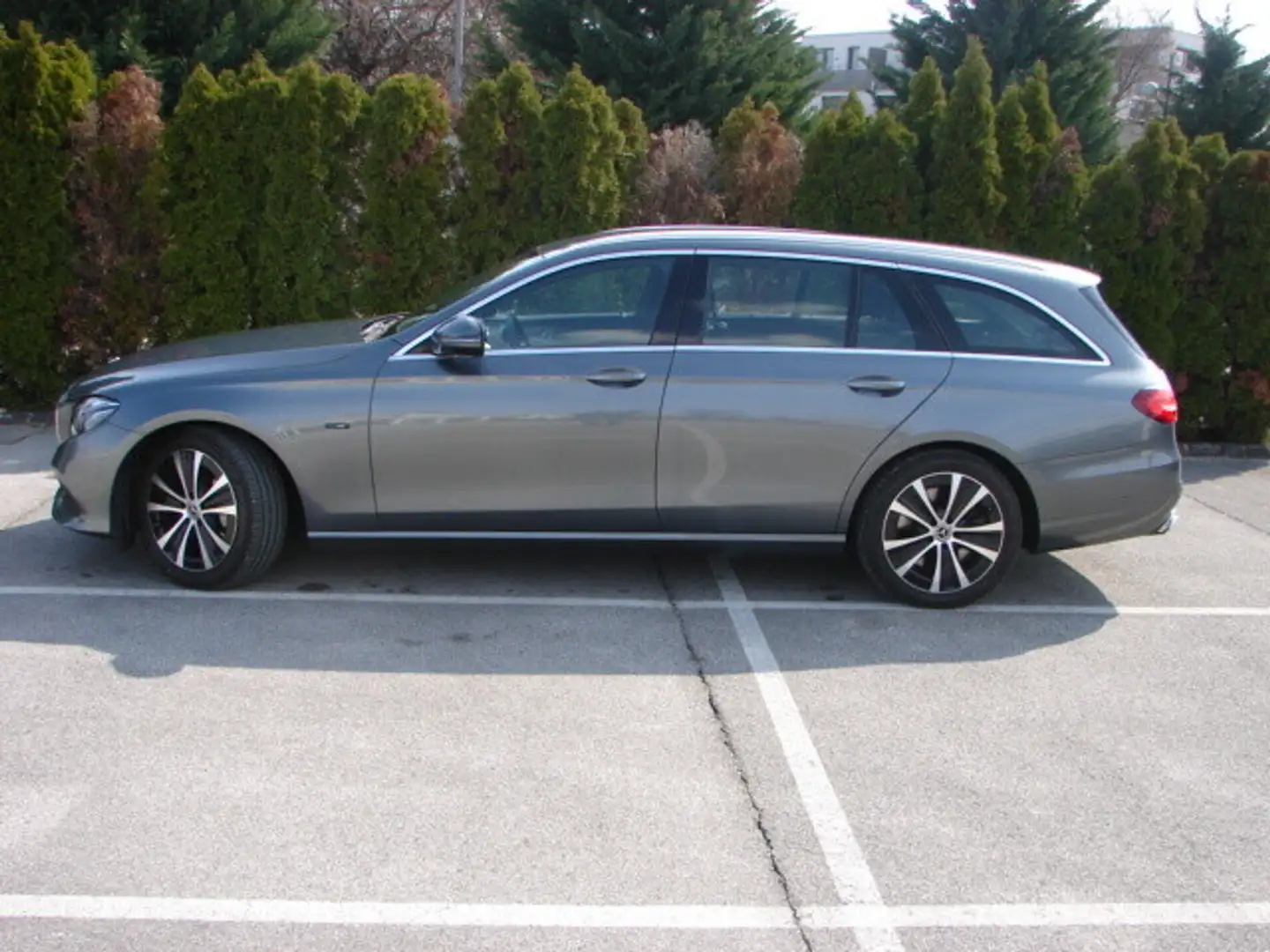 Mercedes-Benz E 300 de T Avantgarde Aut. Grau - 2
