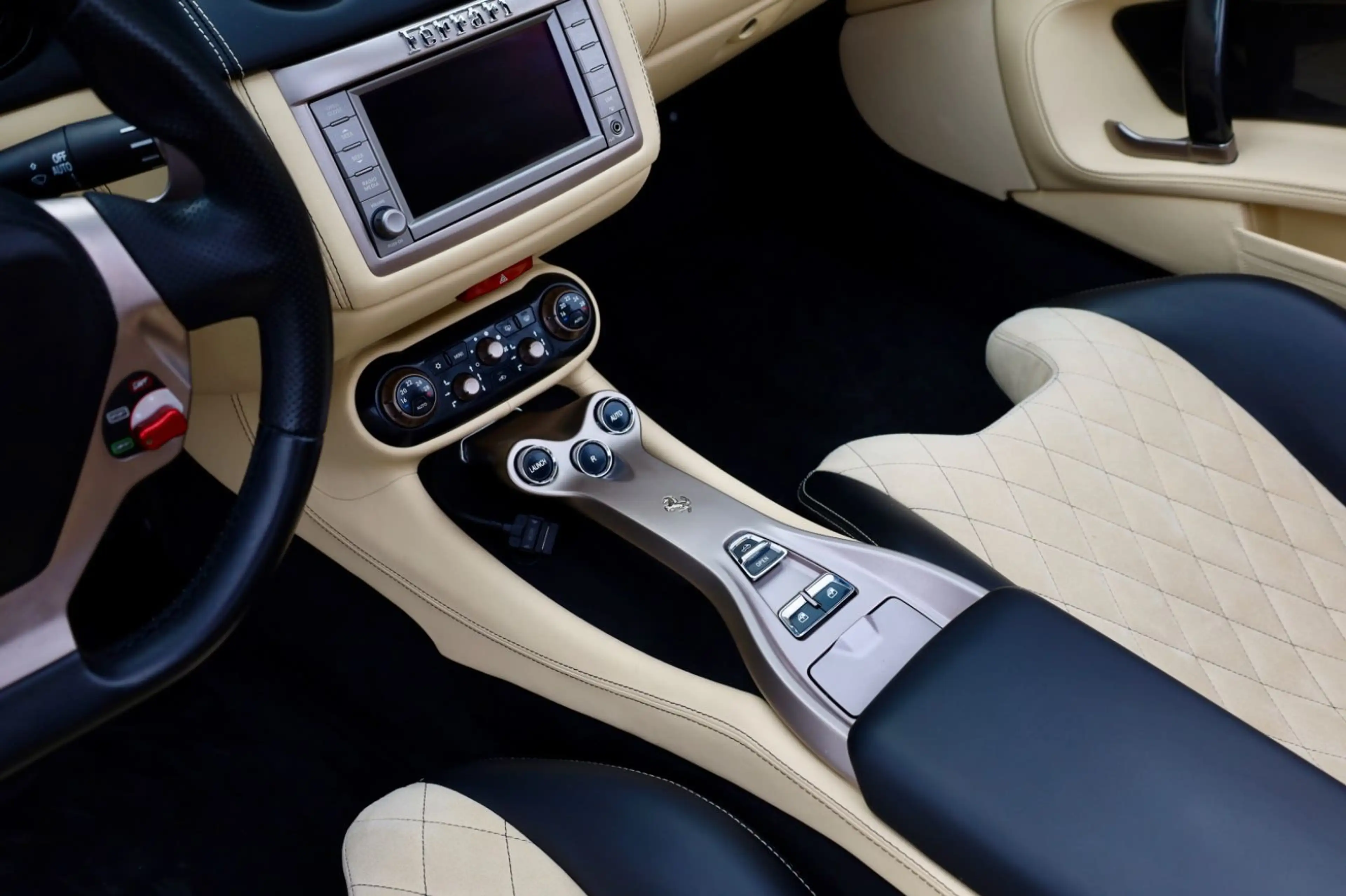 Ferrari California 4.3 V8 2-Sitzer *UNIKAT* — photo 8