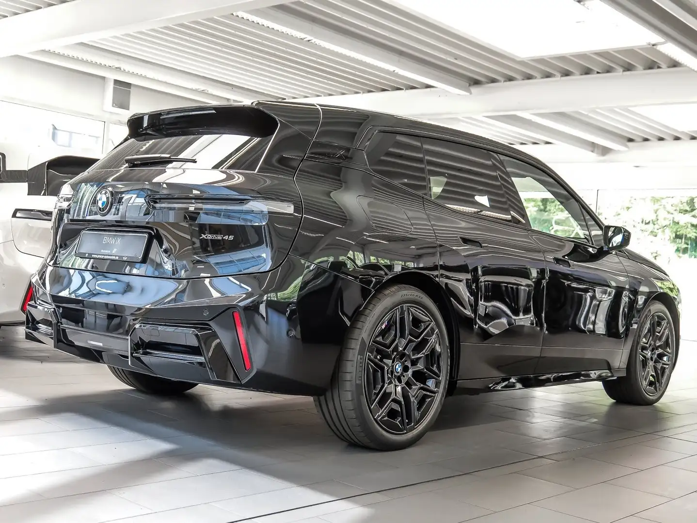BMW iX xDrive45 M Sport Pro HuD AHK SkyLounge PA Prof 22" Noir - 2