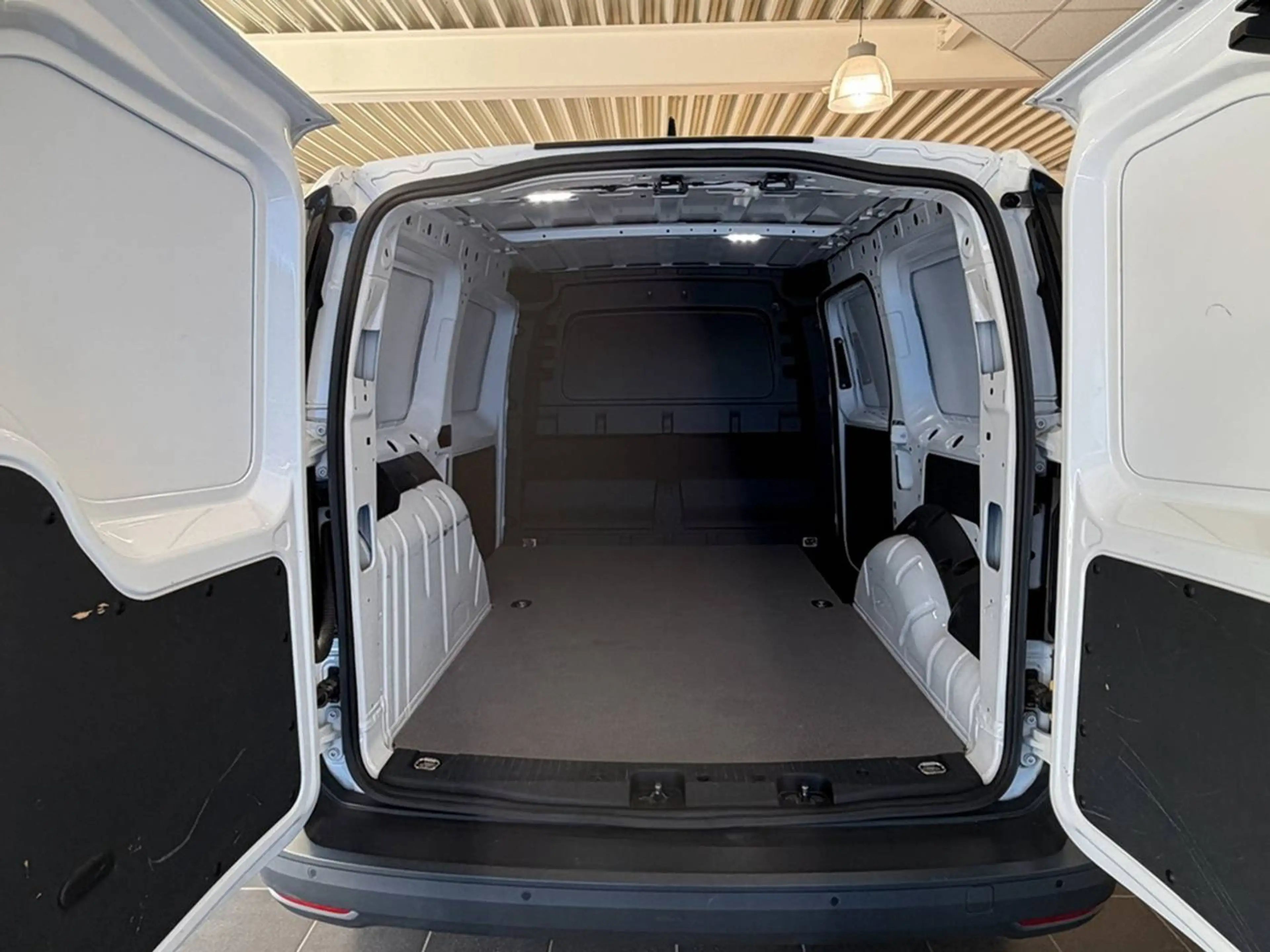Volkswagen Caddy Maxi Kasten — photo 12
