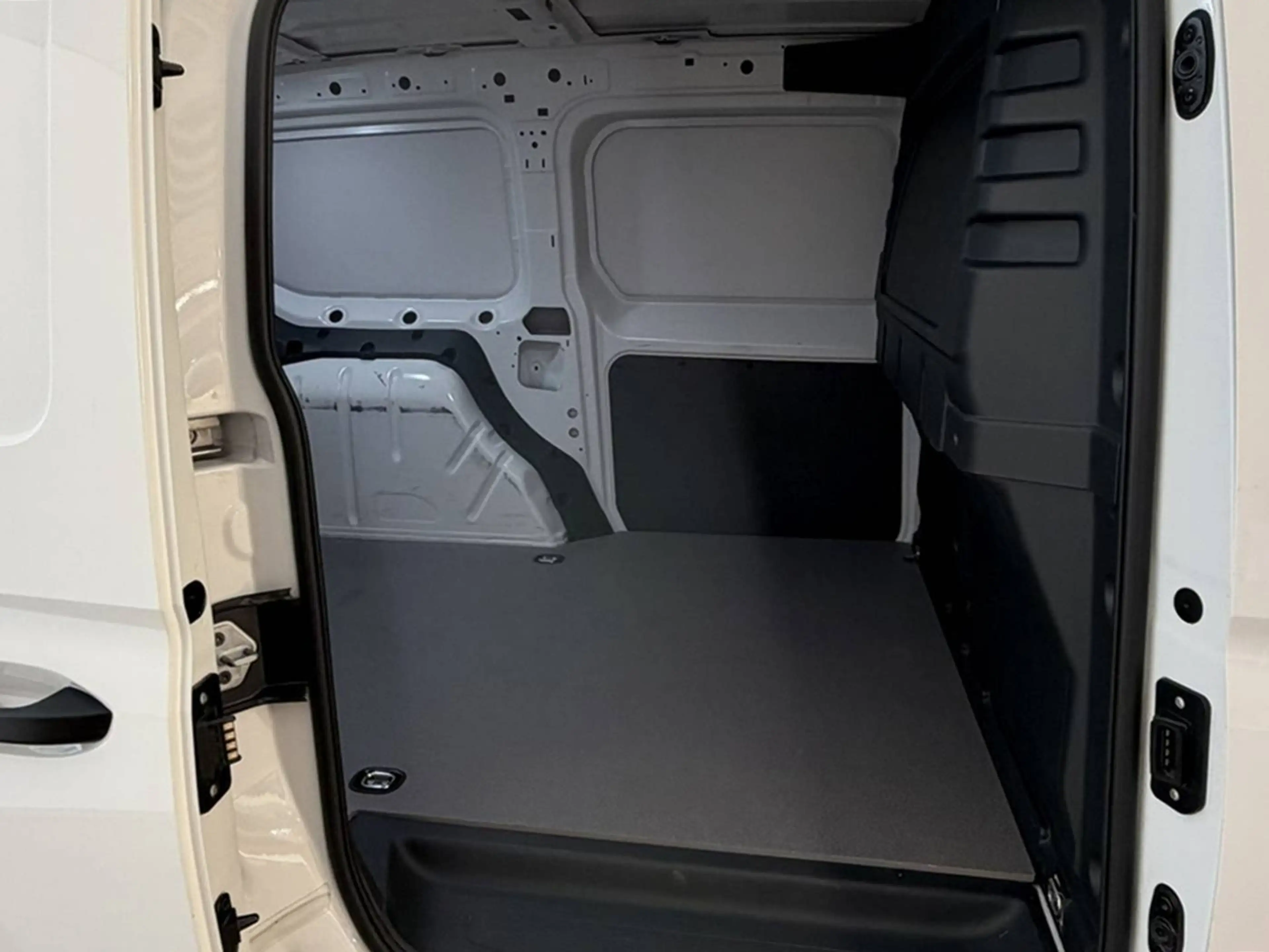 Volkswagen Caddy Maxi Kasten — photo 11
