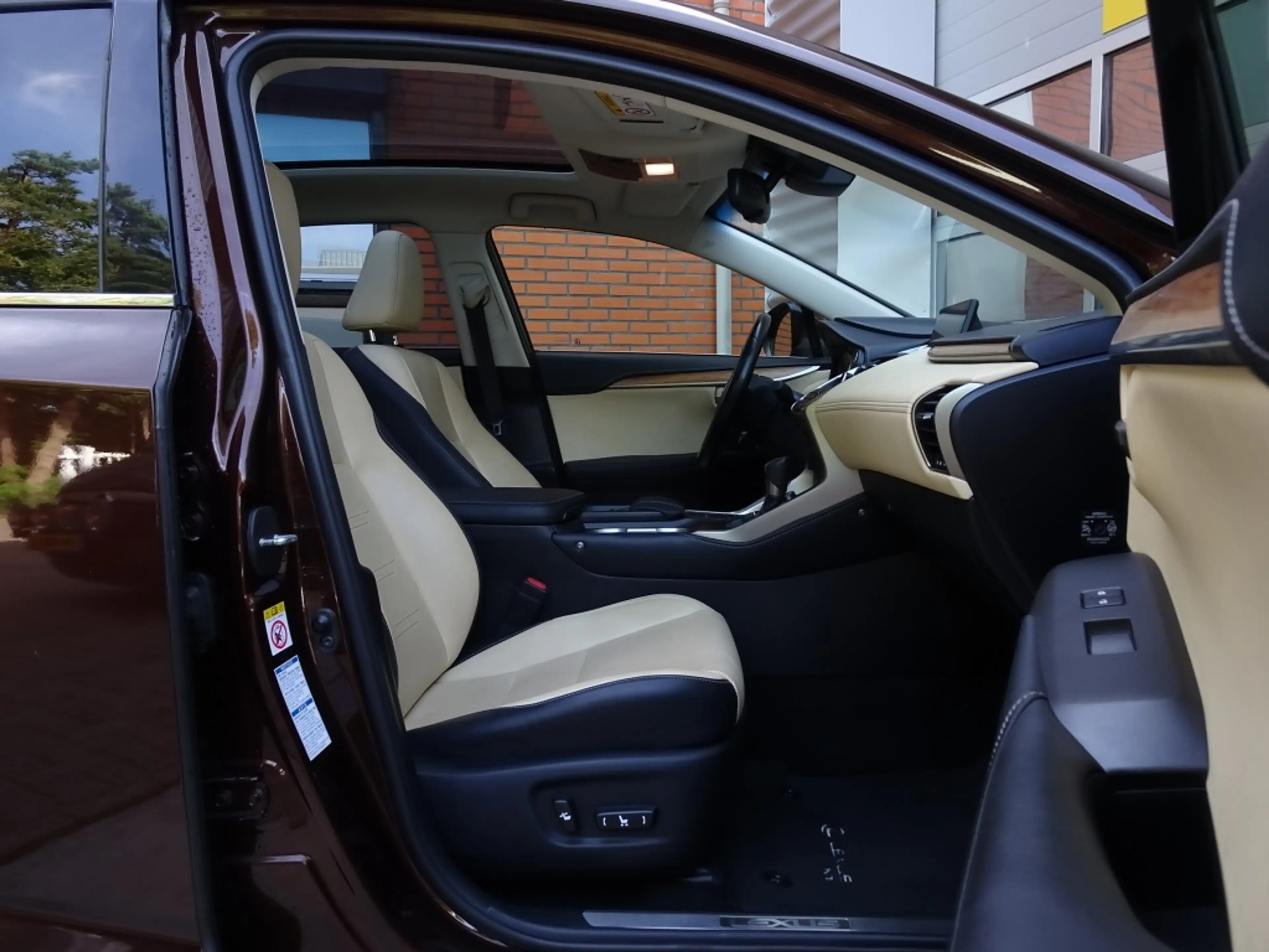 Lexus NX 300h AWD President *Pano/Mark L./HUD/Stoelkoeling/Trekh — photo 9
