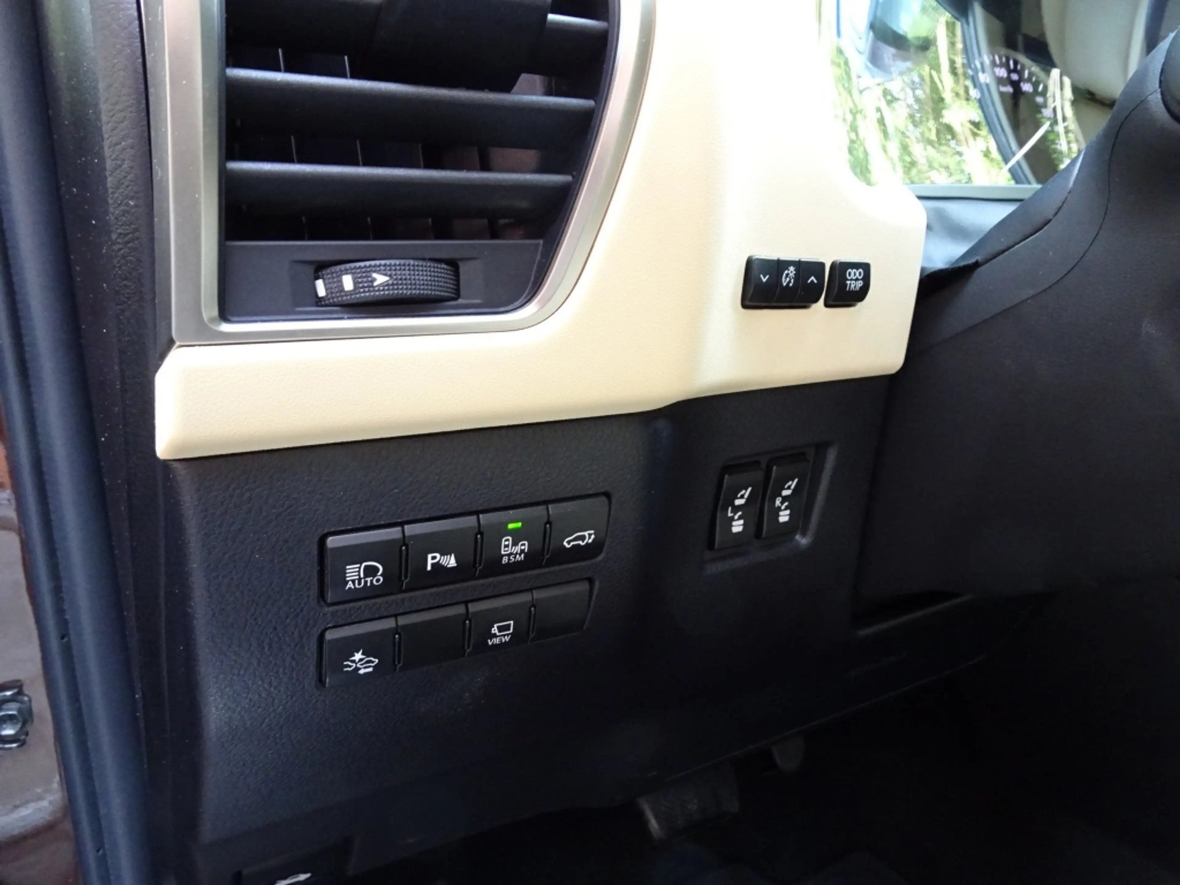 Lexus NX 300h AWD President *Pano/Mark L./HUD/Stoelkoeling/Trekh — photo 15