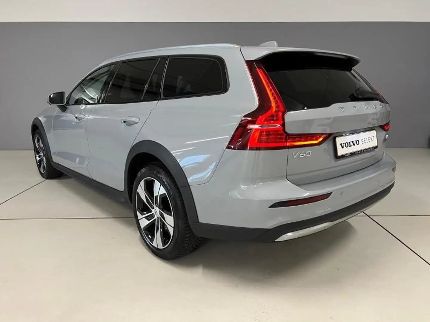 Volvo V60 Cross Country Plus Bright Gris - 2
