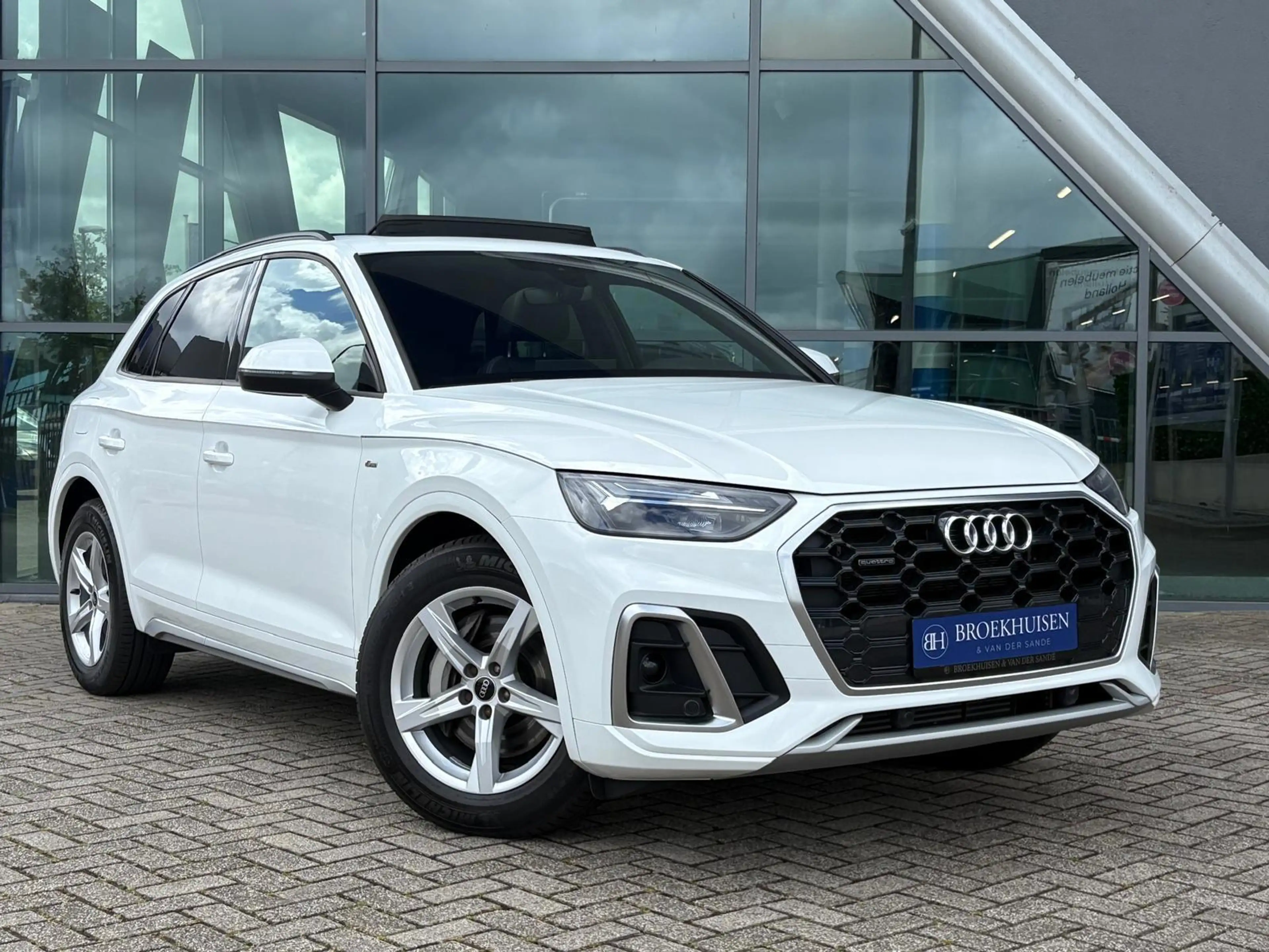 Audi Q5 55 TFSI e S edition Competition FACELIFT 367pk Luc — photo 3
