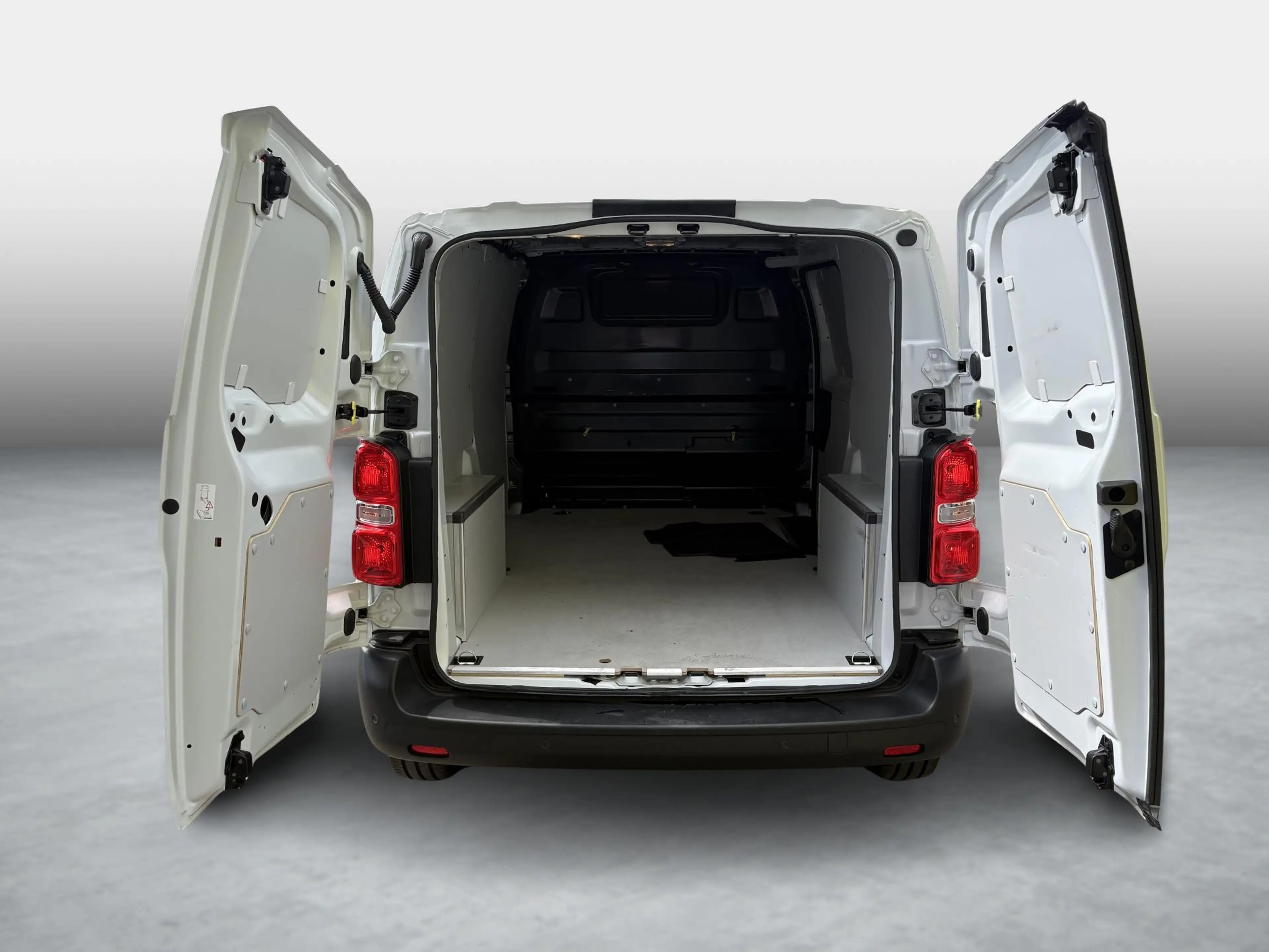 Citroen Jumpy M 2.0 BlueHDi 145 S&S MAN6 — photo 13