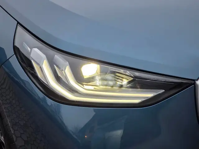 BMW X3 view 8