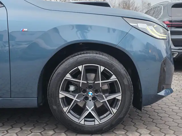 BMW X3 view 9