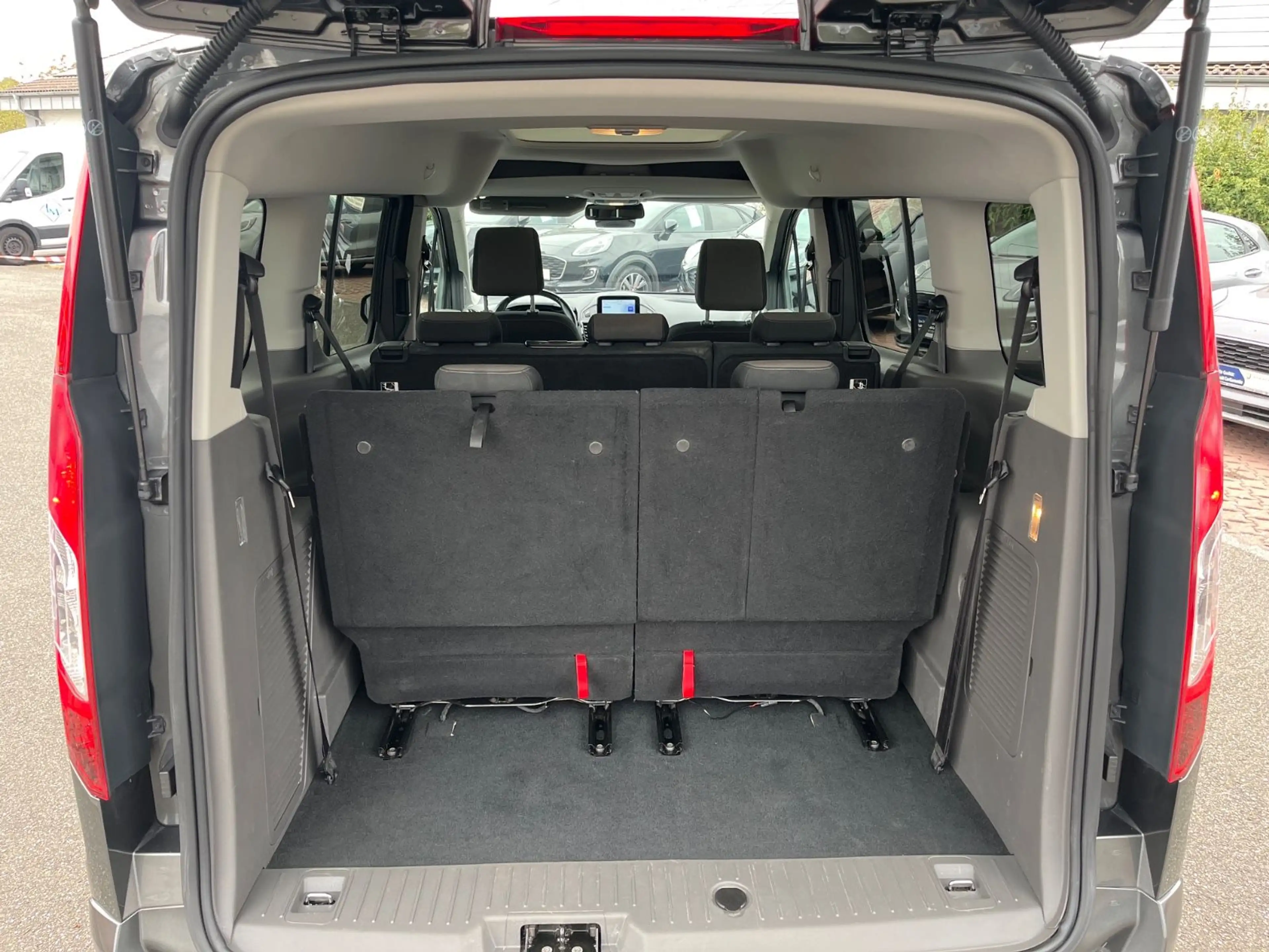 Ford Grand Tourneo Connect + Navi+ Anhängerk. abnehm. — photo 9