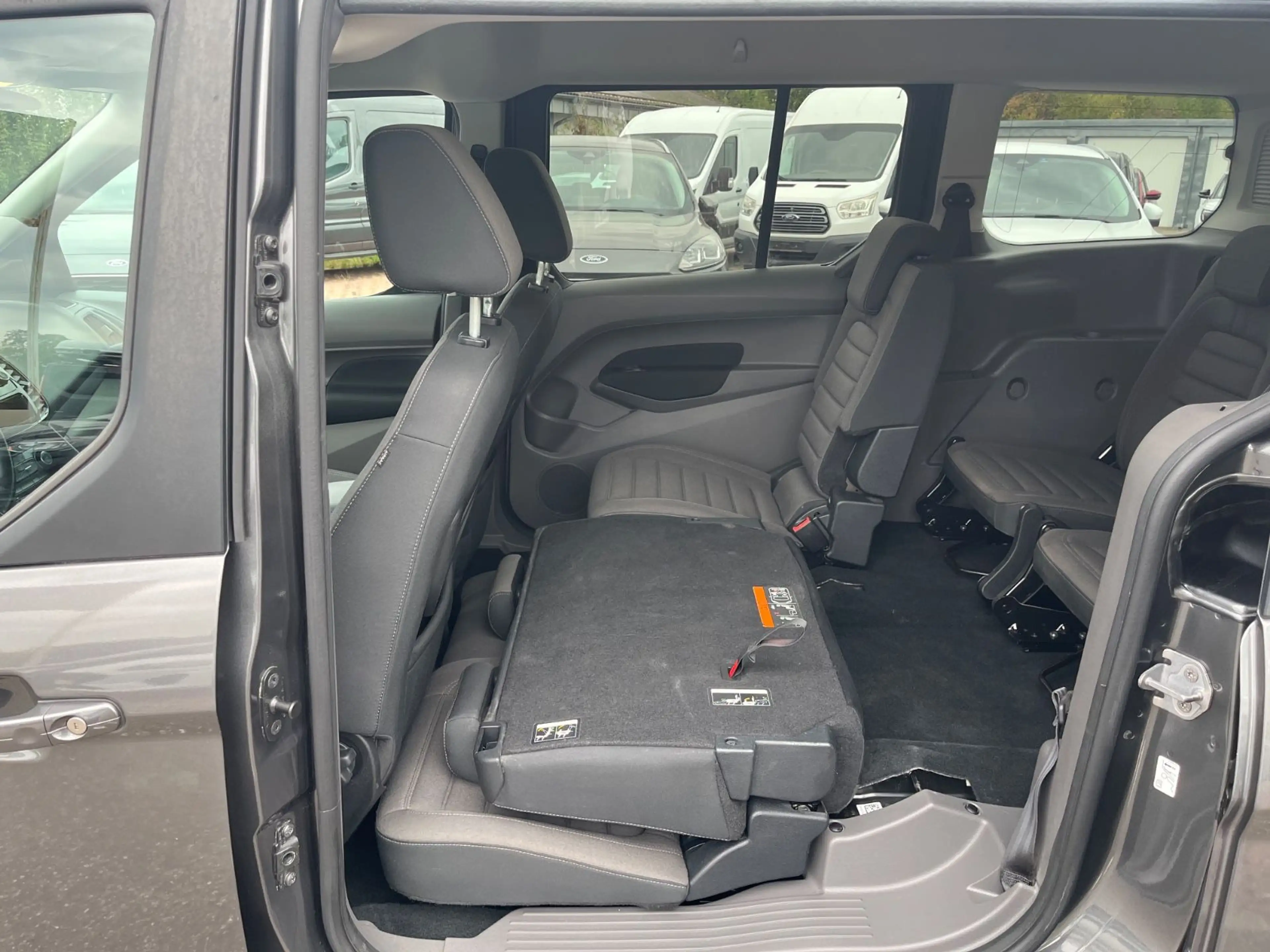 Ford Grand Tourneo Connect + Navi+ Anhängerk. abnehm. — photo 12