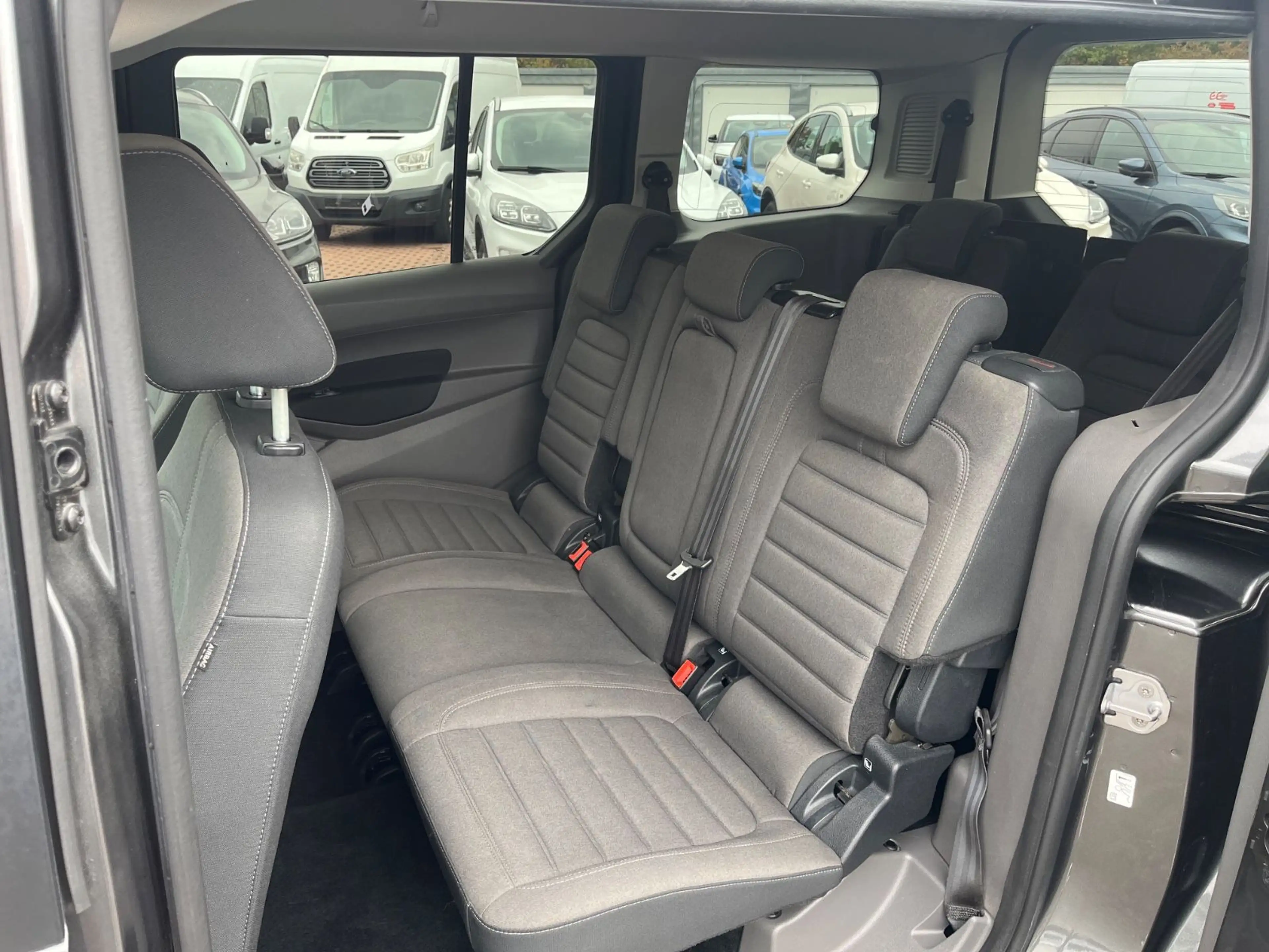 Ford Grand Tourneo Connect + Navi+ Anhängerk. abnehm. — photo 14