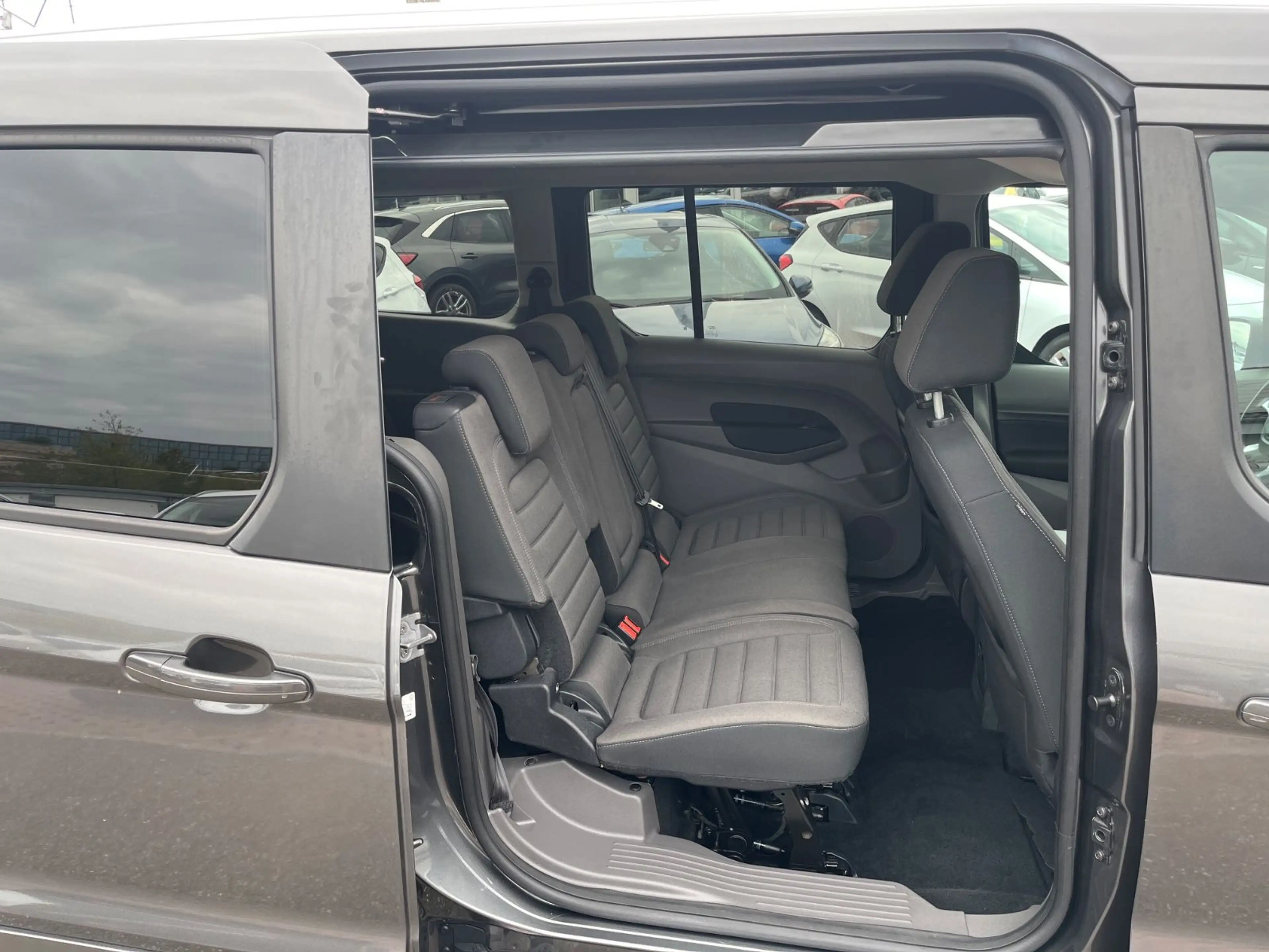 Ford Grand Tourneo Connect + Navi+ Anhängerk. abnehm. — photo 15