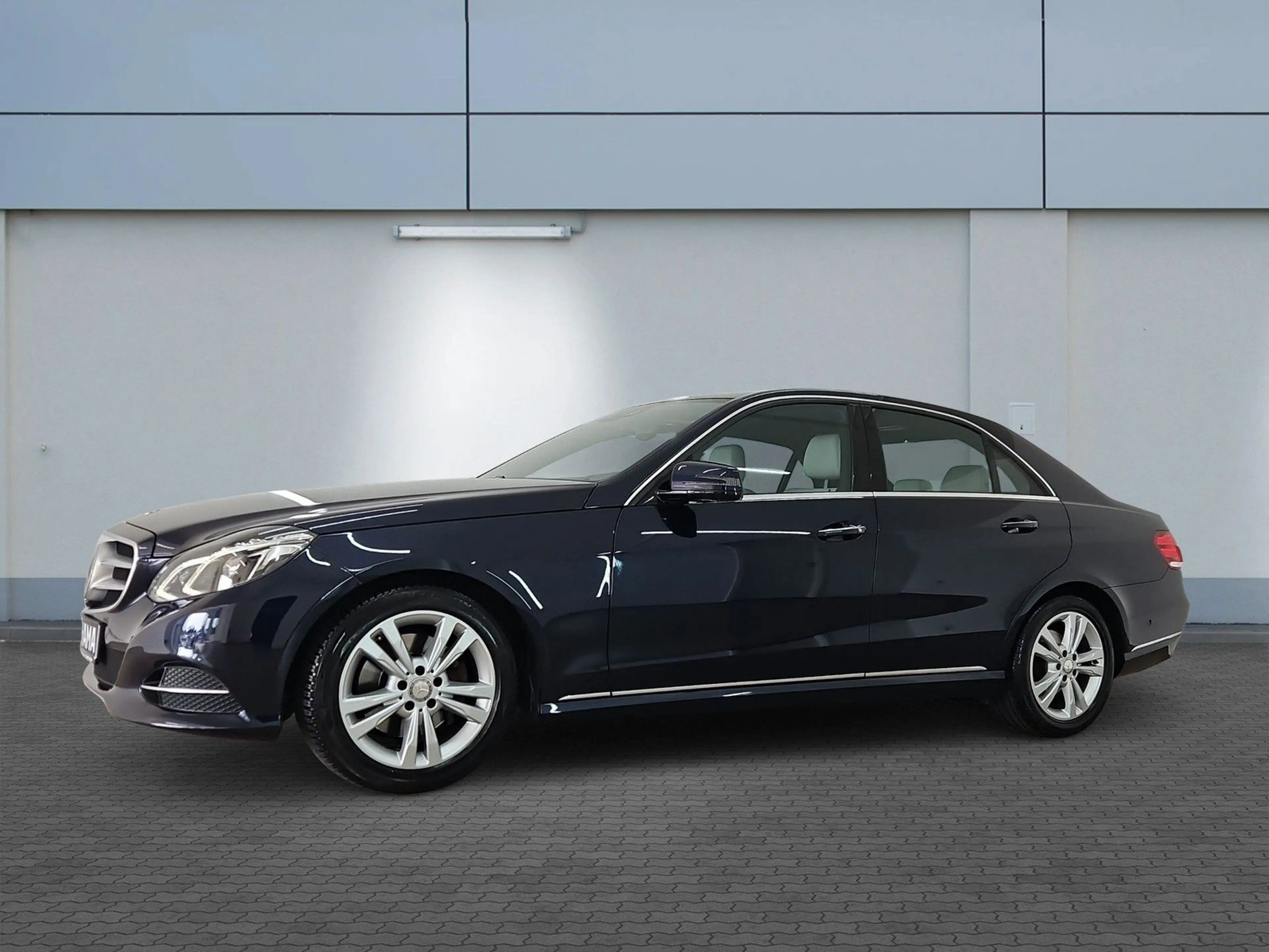 Mercedes-Benz E 300 CGI 4Matic *ACC*SHZ*PDC*KAM*LEDER*47TKM — photo 4