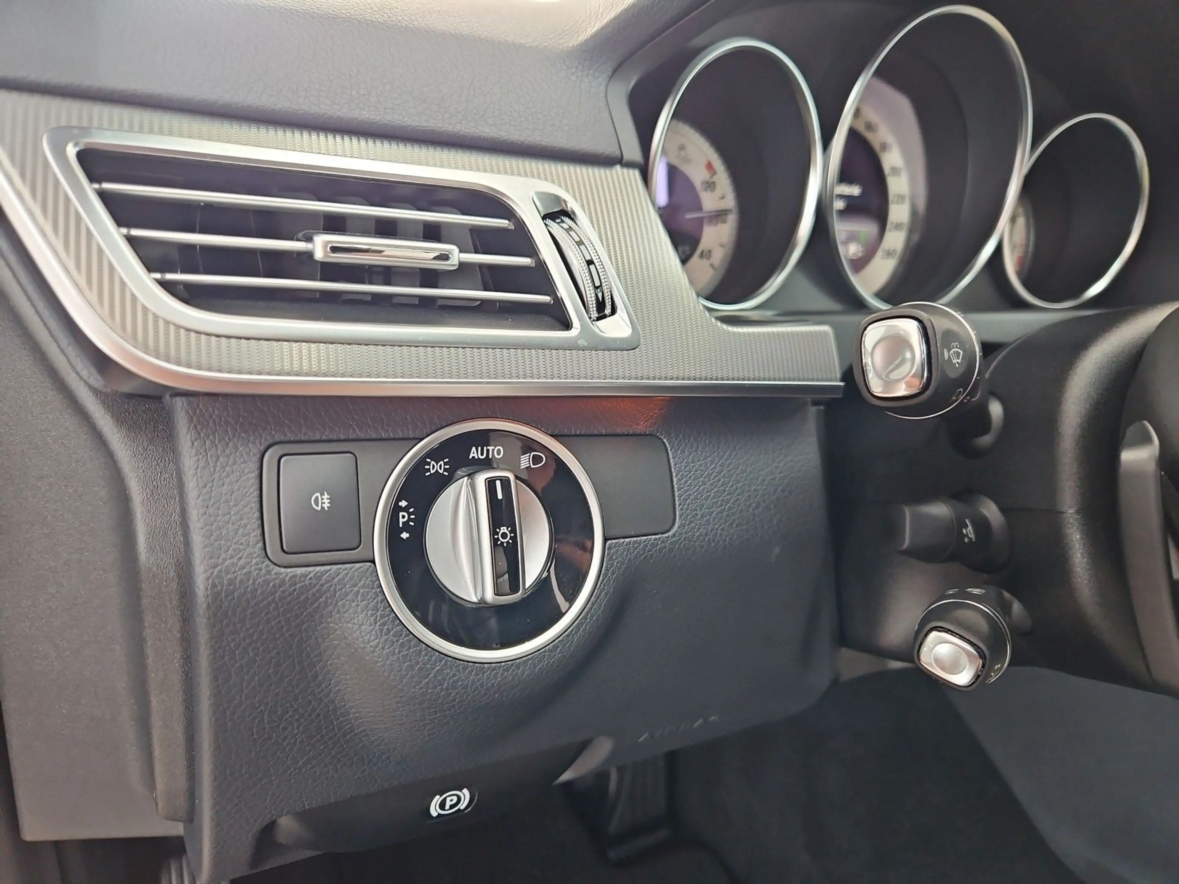Mercedes-Benz E 300 CGI 4Matic *ACC*SHZ*PDC*KAM*LEDER*47TKM — photo 14