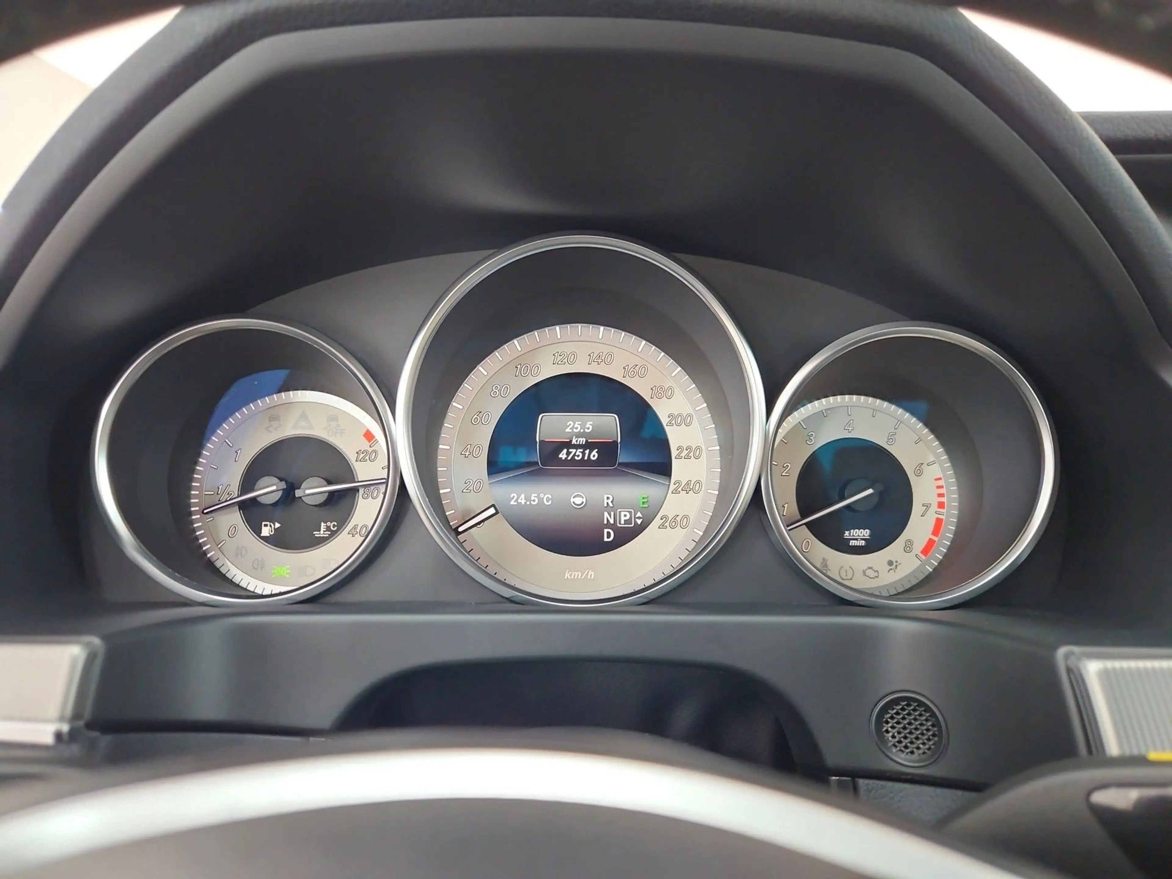 Mercedes-Benz E 300 CGI 4Matic *ACC*SHZ*PDC*KAM*LEDER*47TKM — photo 11