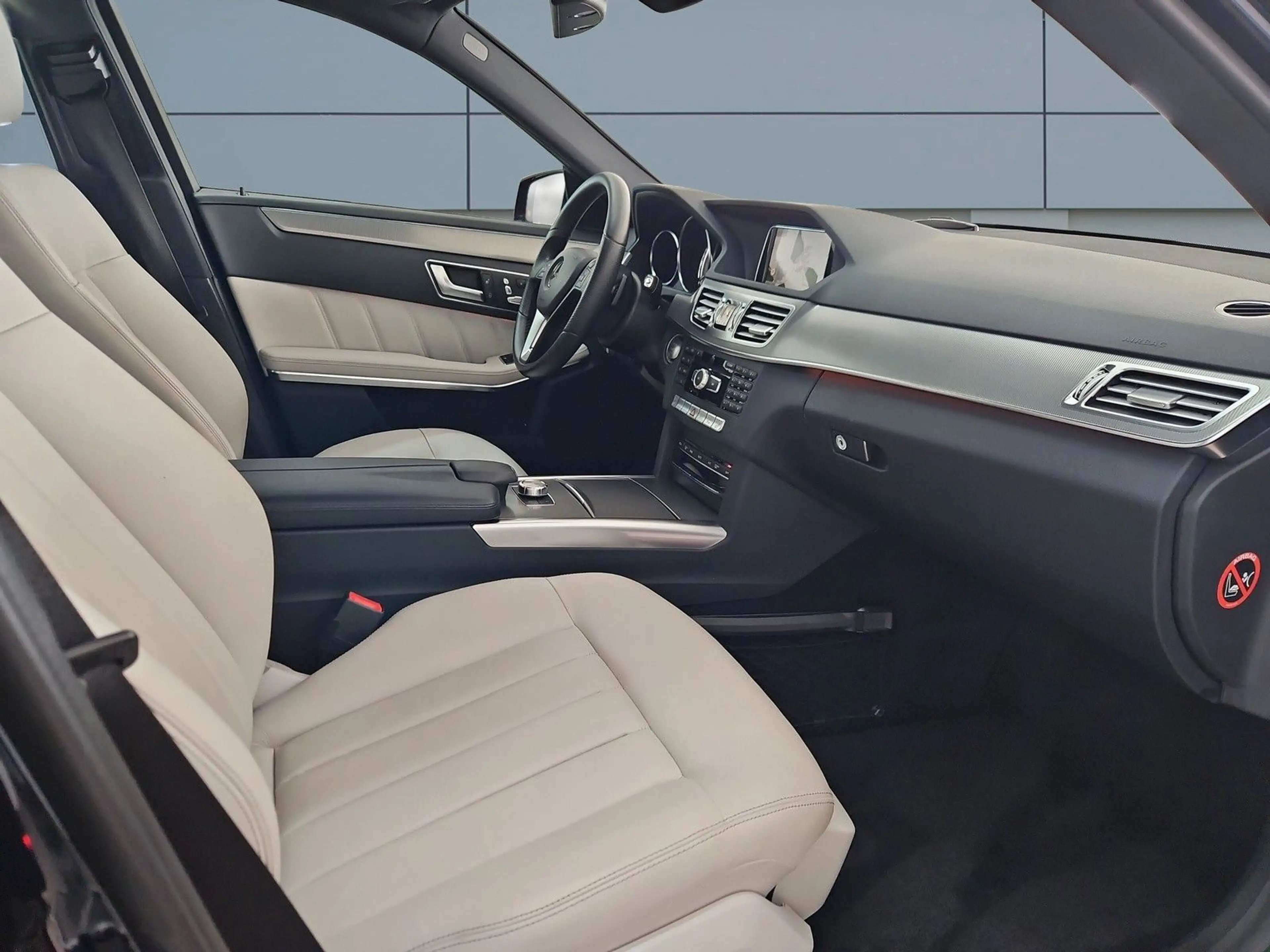 Mercedes-Benz E 300 CGI 4Matic *ACC*SHZ*PDC*KAM*LEDER*47TKM — photo 10
