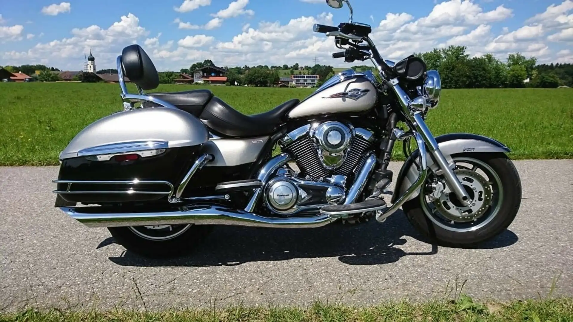 Kawasaki VN 1700 Classic Tourer Чорний - 1