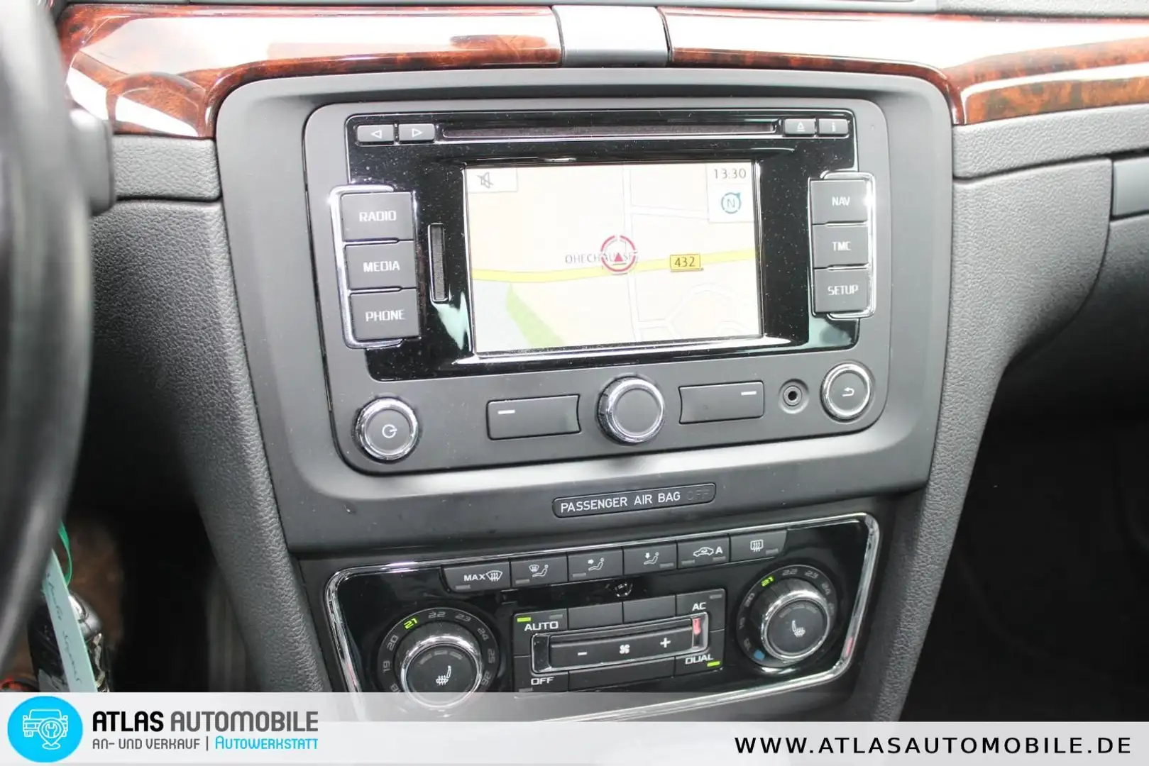 Skoda Superb Elegance 2,0 TDI DSG Leder=Navi=Xenon=Mem Schwarz - 2